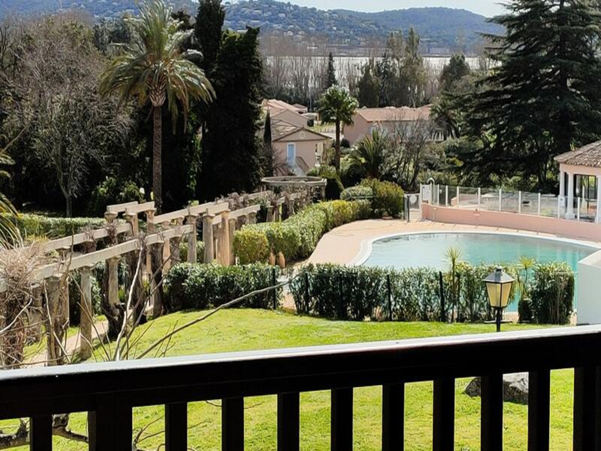 Licht appartement met zeezicht en zwembad, 500m van strand in Grimaud - foto 21