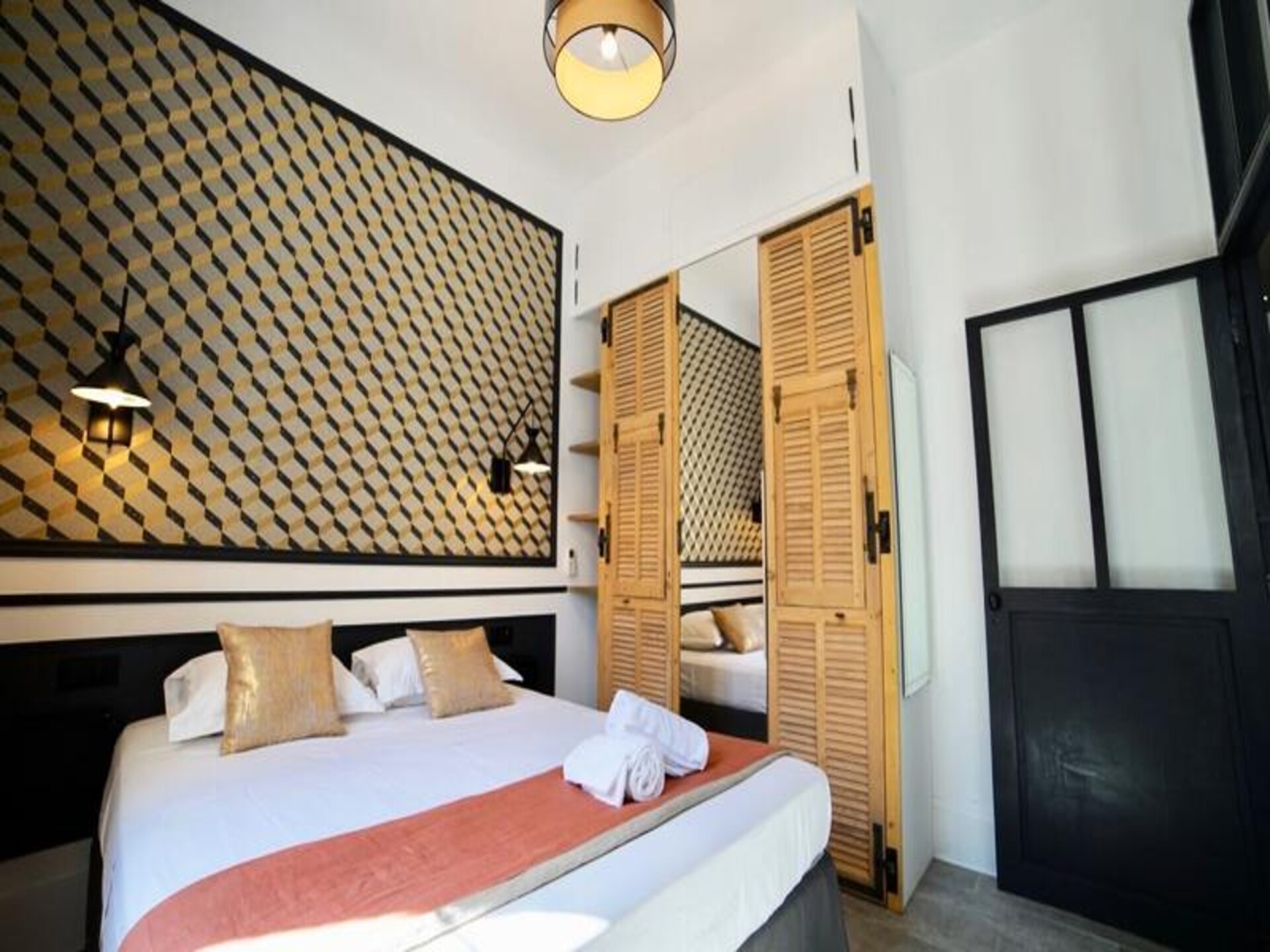 Chique suite met queensize bed op 4 minuten van Place de la Comédie - foto 13