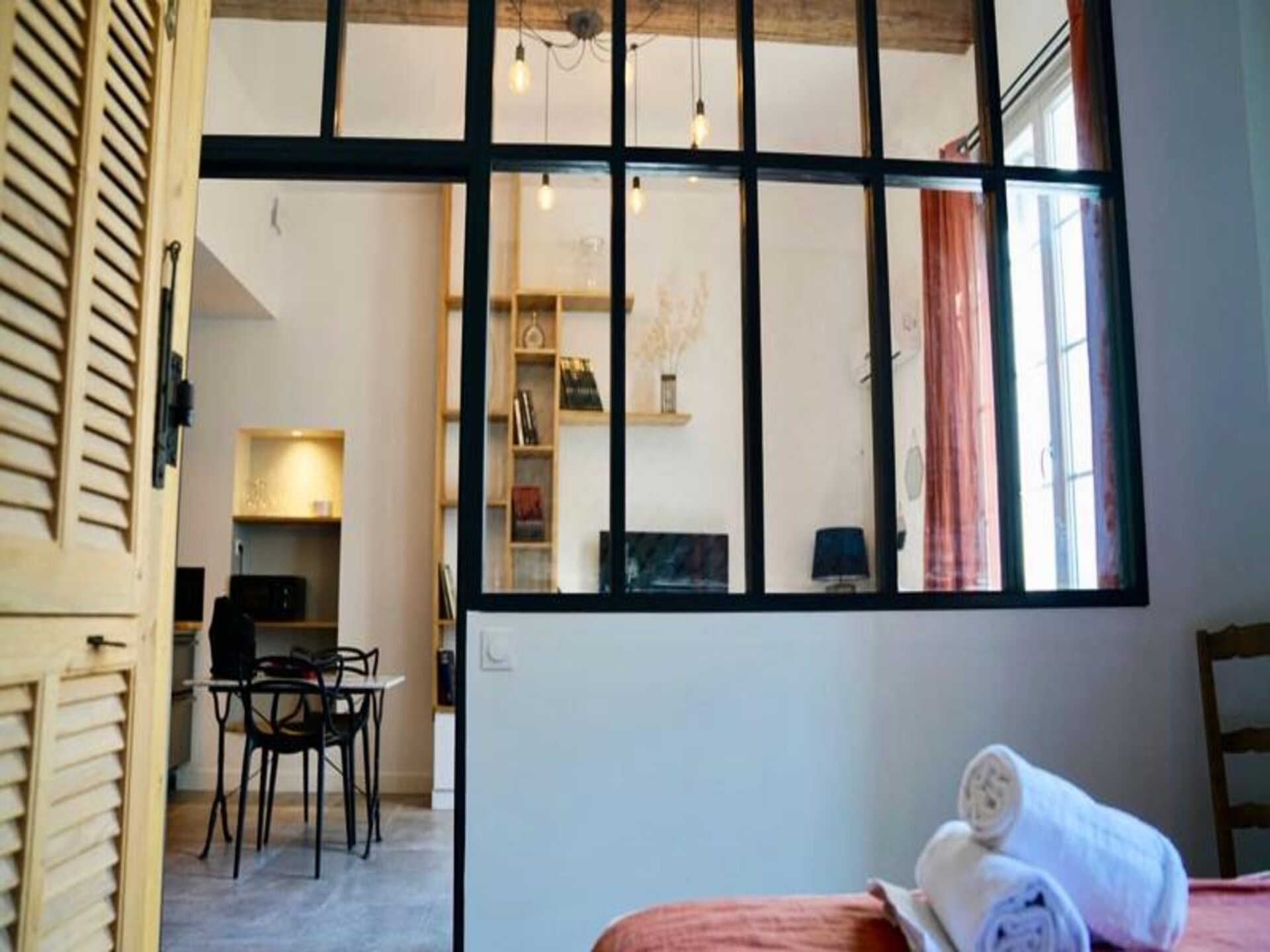 Chique suite met queensize bed op 4 minuten van Place de la Comédie - foto 16
