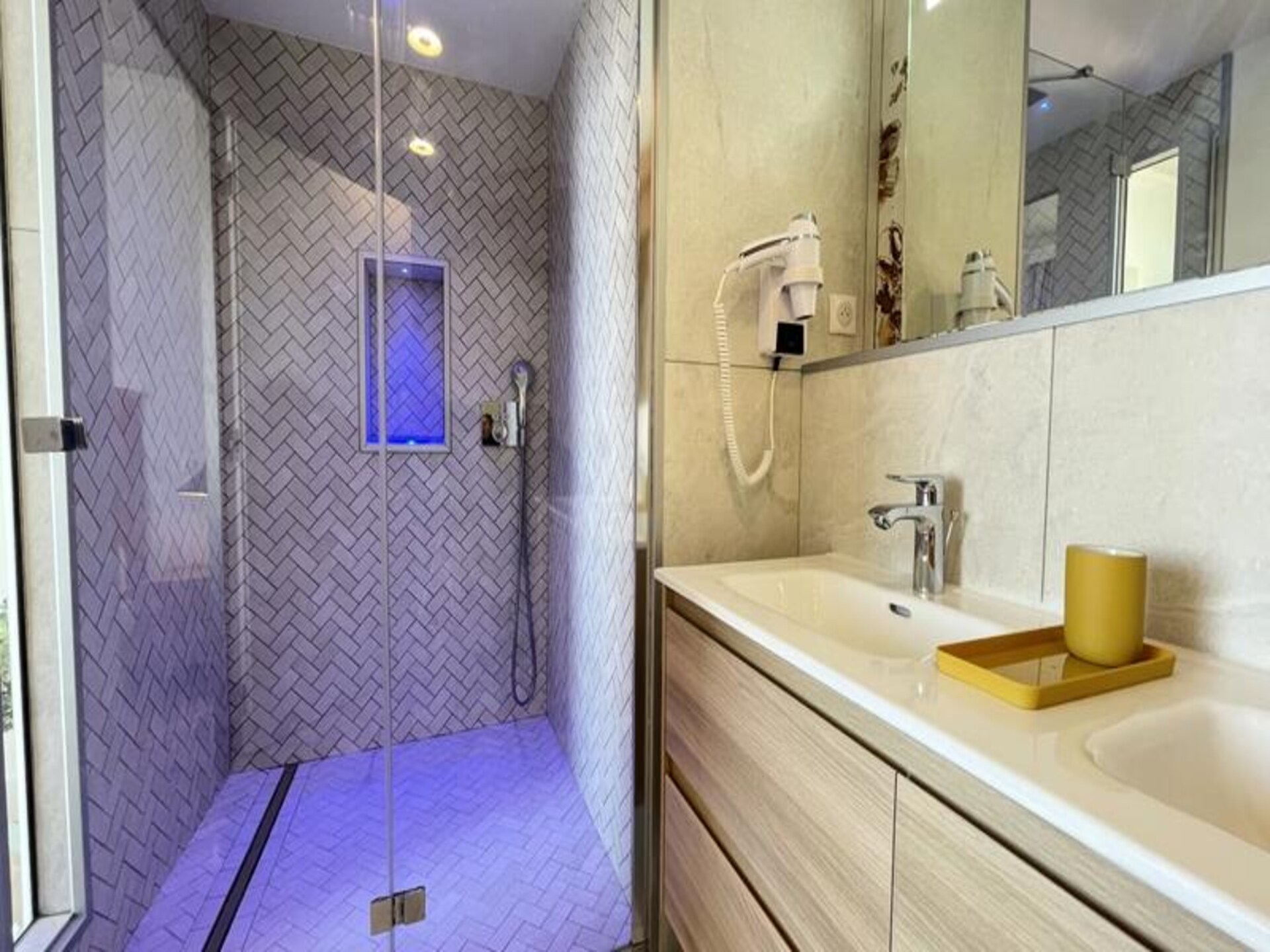 Elegant T4-appartement met zeezicht en spa in Pornichet - foto 21
