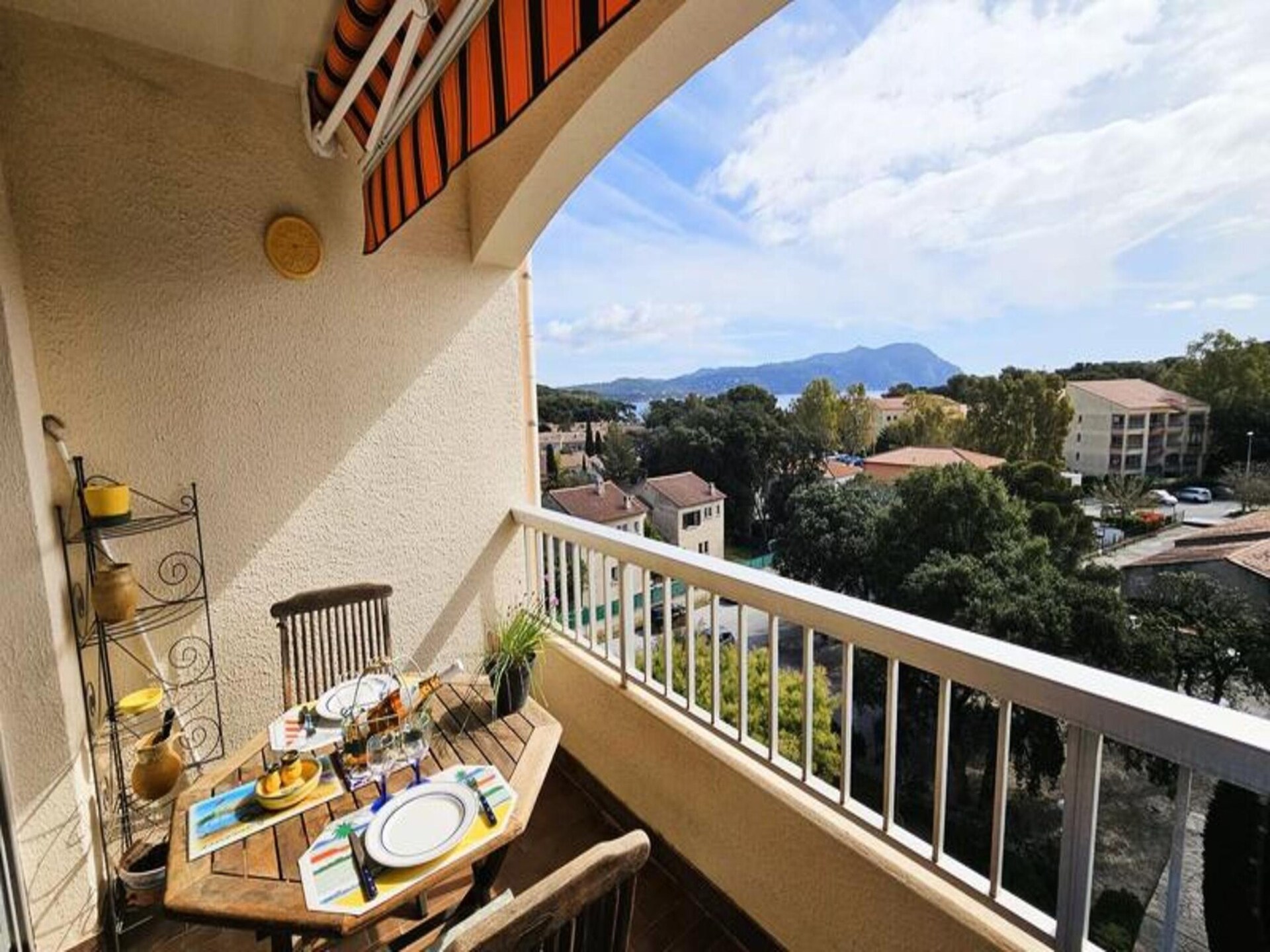 Licht appartement op de 4e etage met zeezicht en balkon in Saint-Mandrier - foto 7