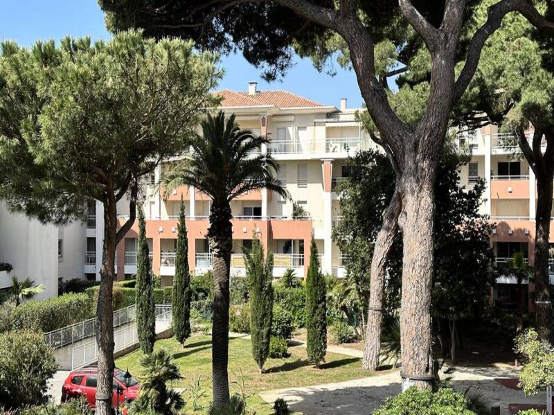 Modern appartement met zeezicht en zwembad aan de haven van Hyères - foto 4