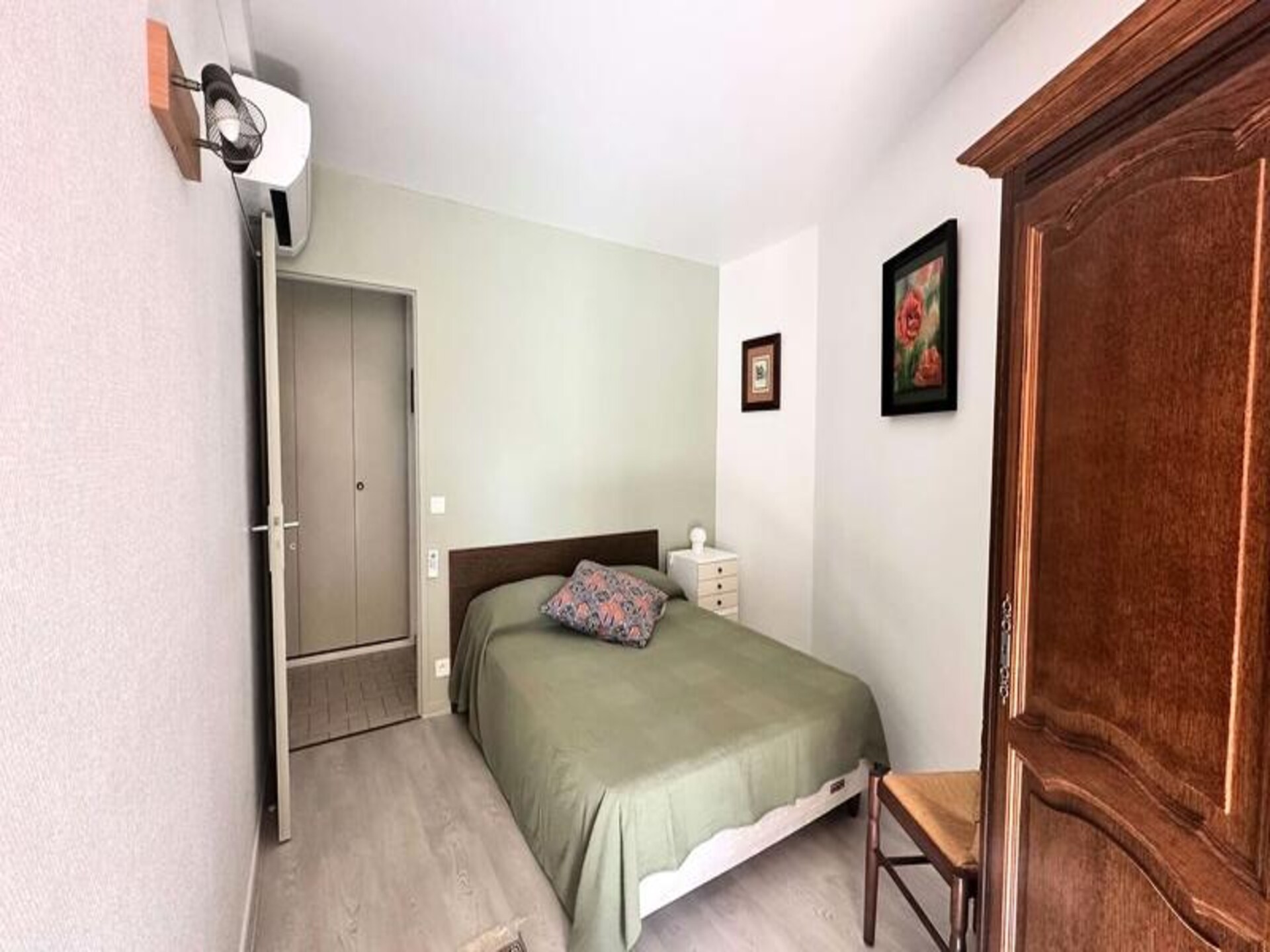 Licht appartement aan de haven van Hyères met zwembad en terras - foto 12