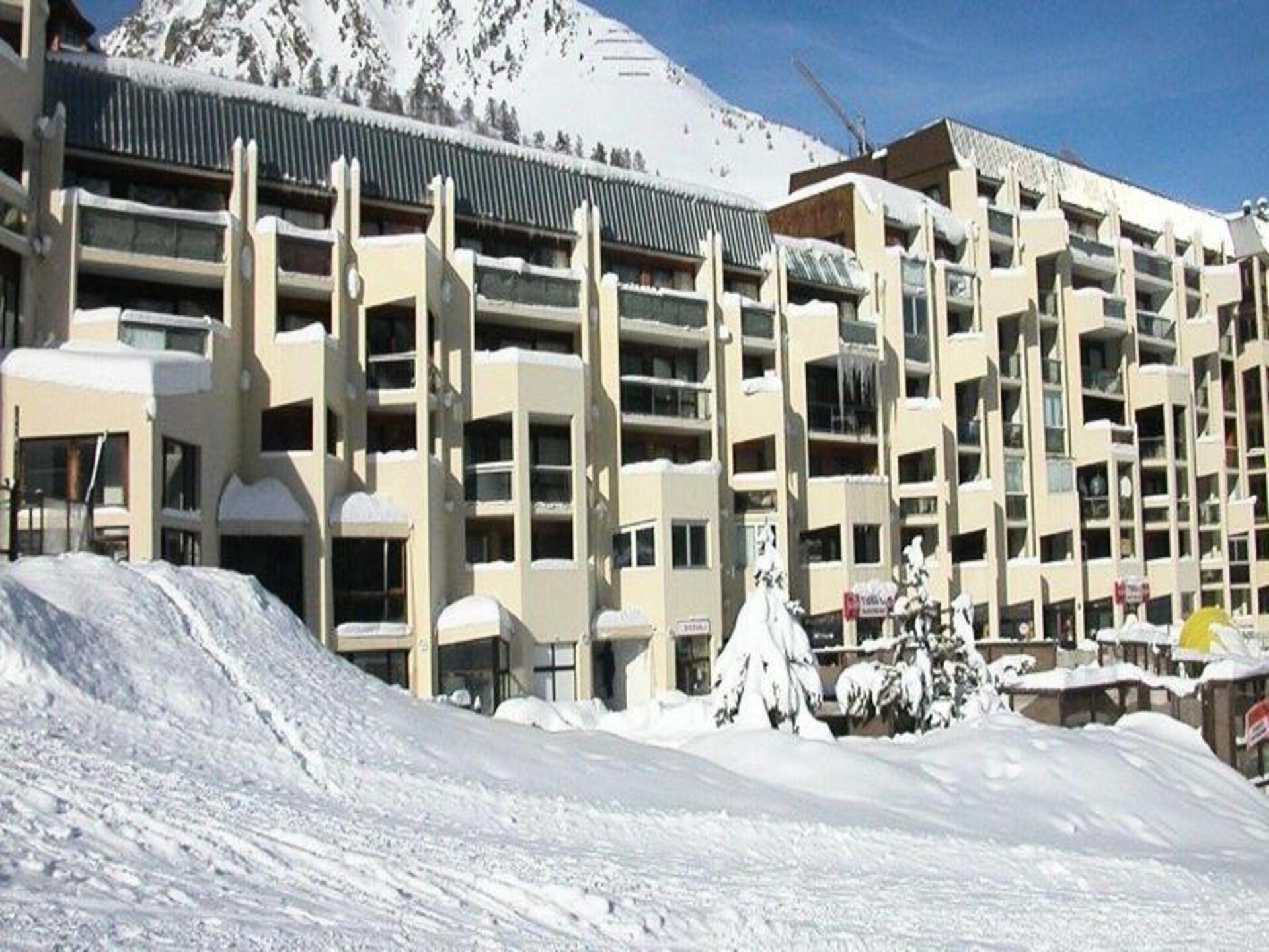 Gerenoveerd appartement aan de piste in Isola met ruim balkon - foto 3