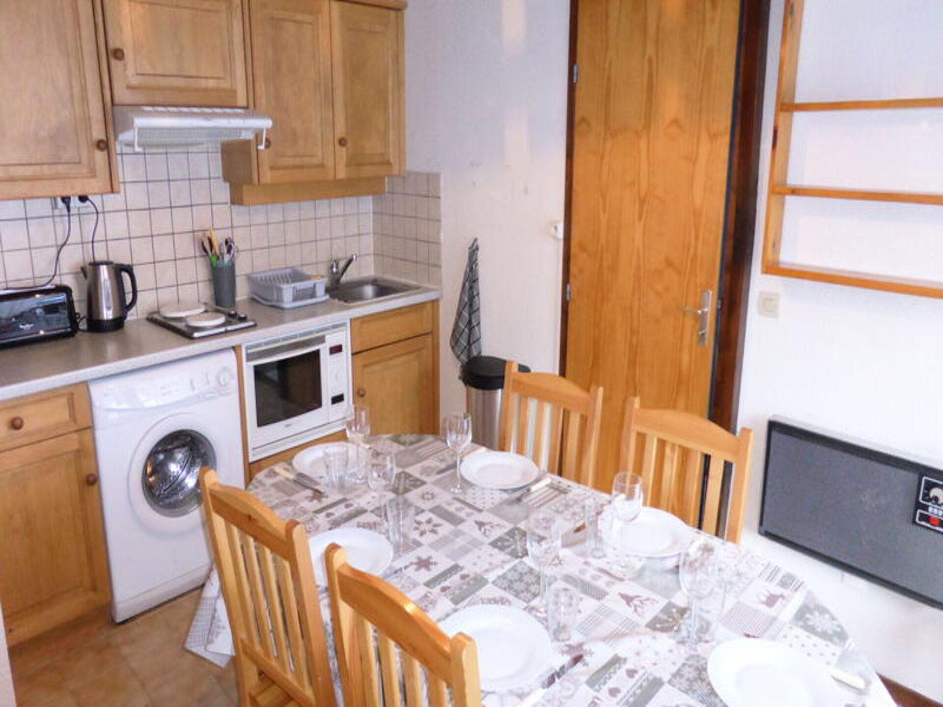 Ruim 8-persoons appartement met balkon direct aan de piste in Les Contamines - foto 5