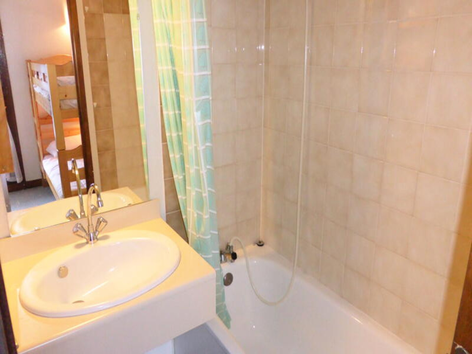 Ruim 8-persoons appartement met balkon direct aan de piste in Les Contamines - foto 10