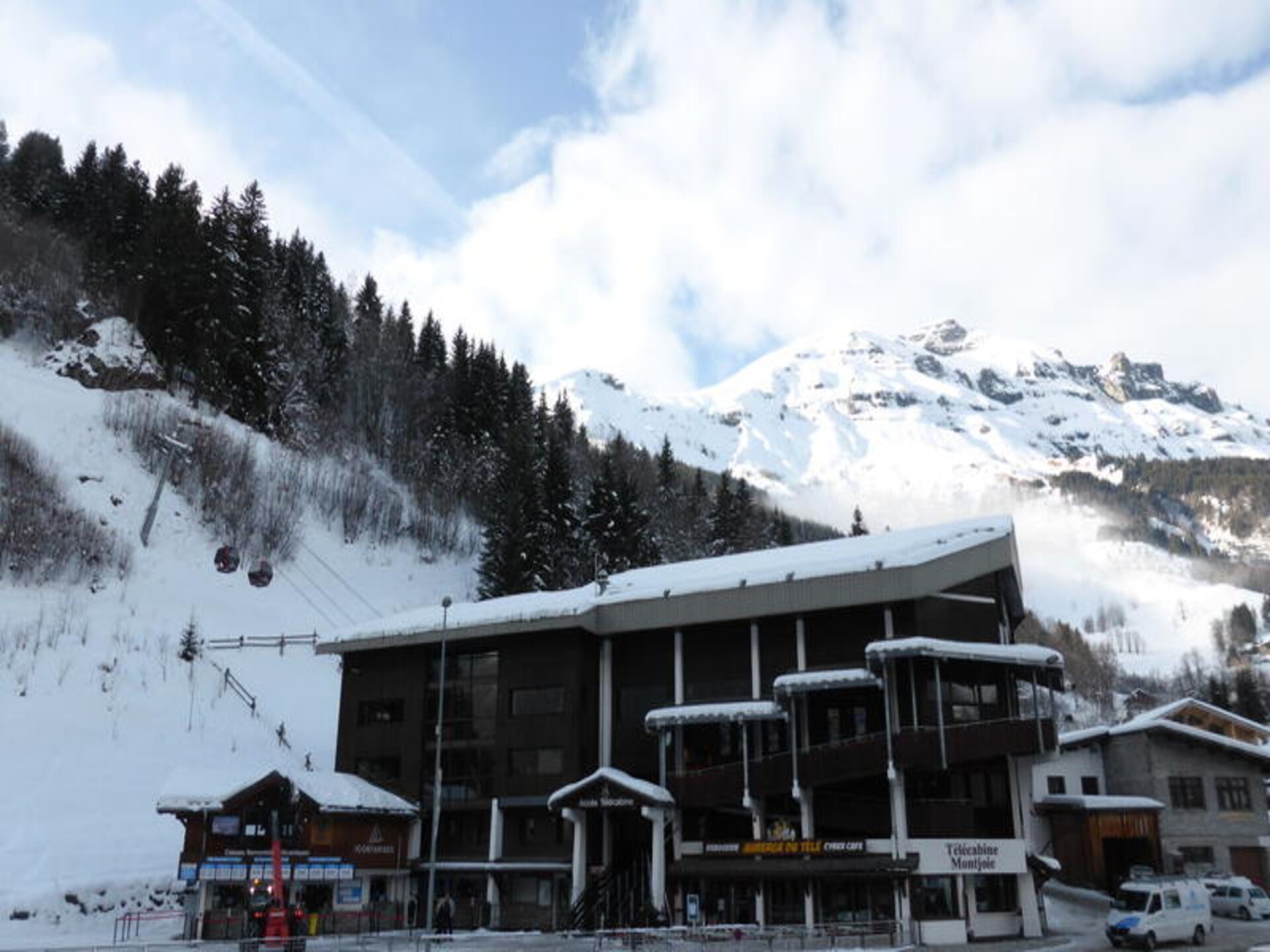 Ruim 8-persoons appartement met balkon direct aan de piste in Les Contamines - foto 14