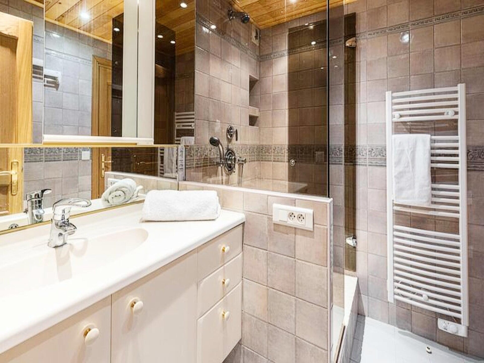 Ruim duplex appartement met bergzicht en tuin in Le Monêtier-les-Bains - foto 18
