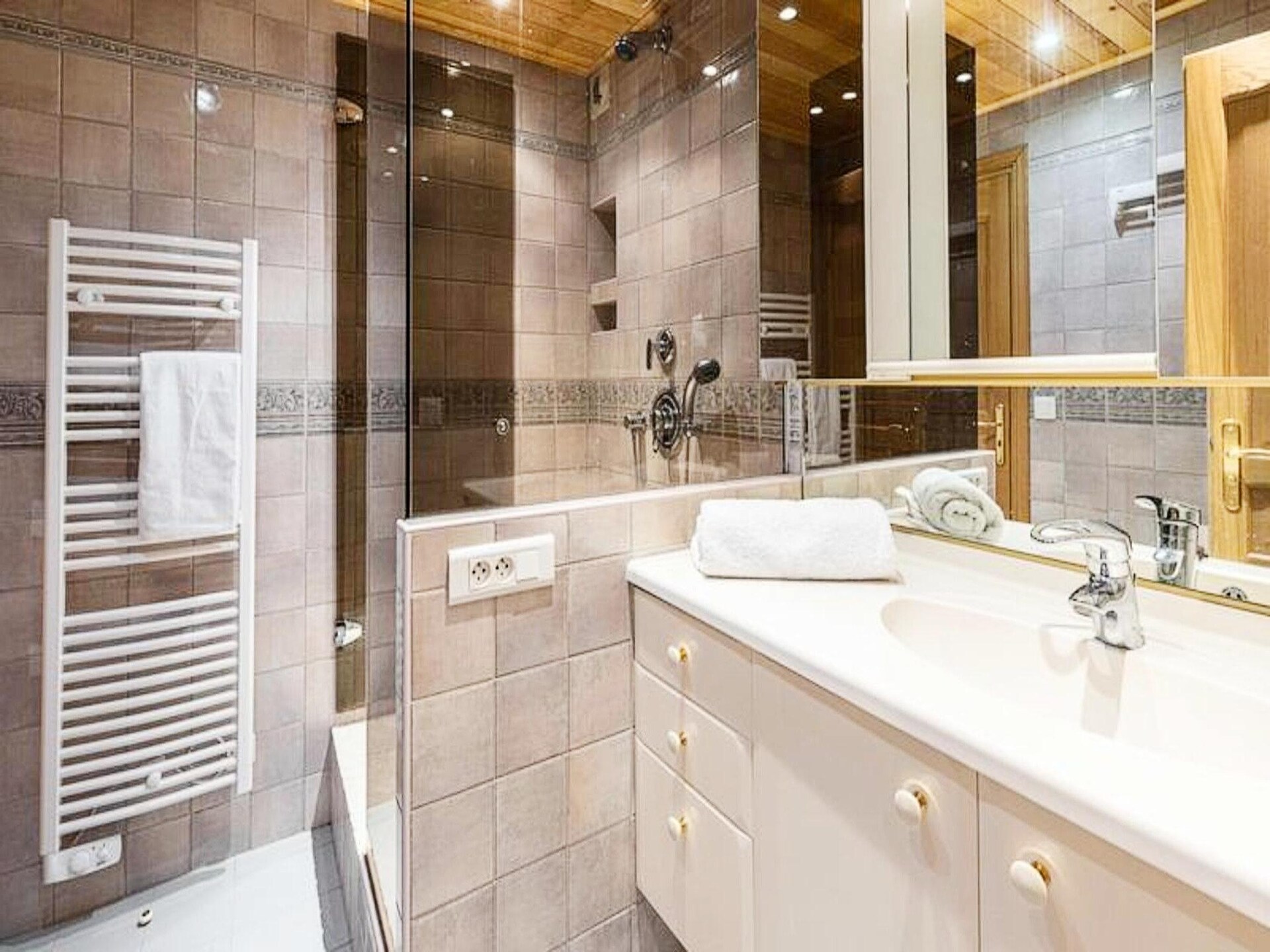 Ruim duplex appartement met bergzicht en tuin in Le Monêtier-les-Bains - foto 7