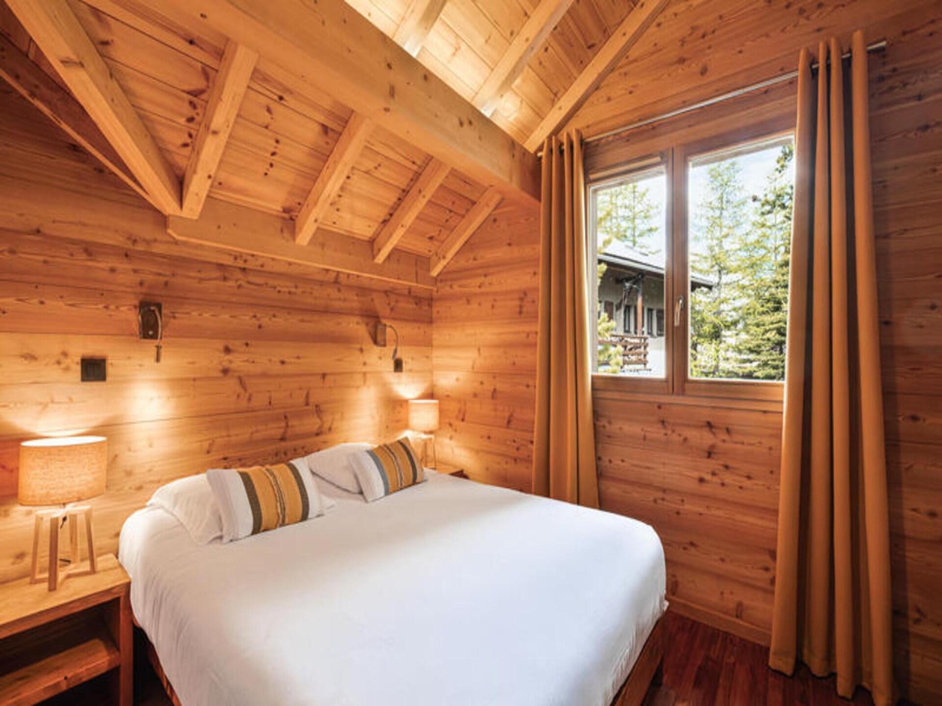 Ruim chalet voor 9 in Le Monêtier-les-Bains met tuin en bergzicht - foto 17