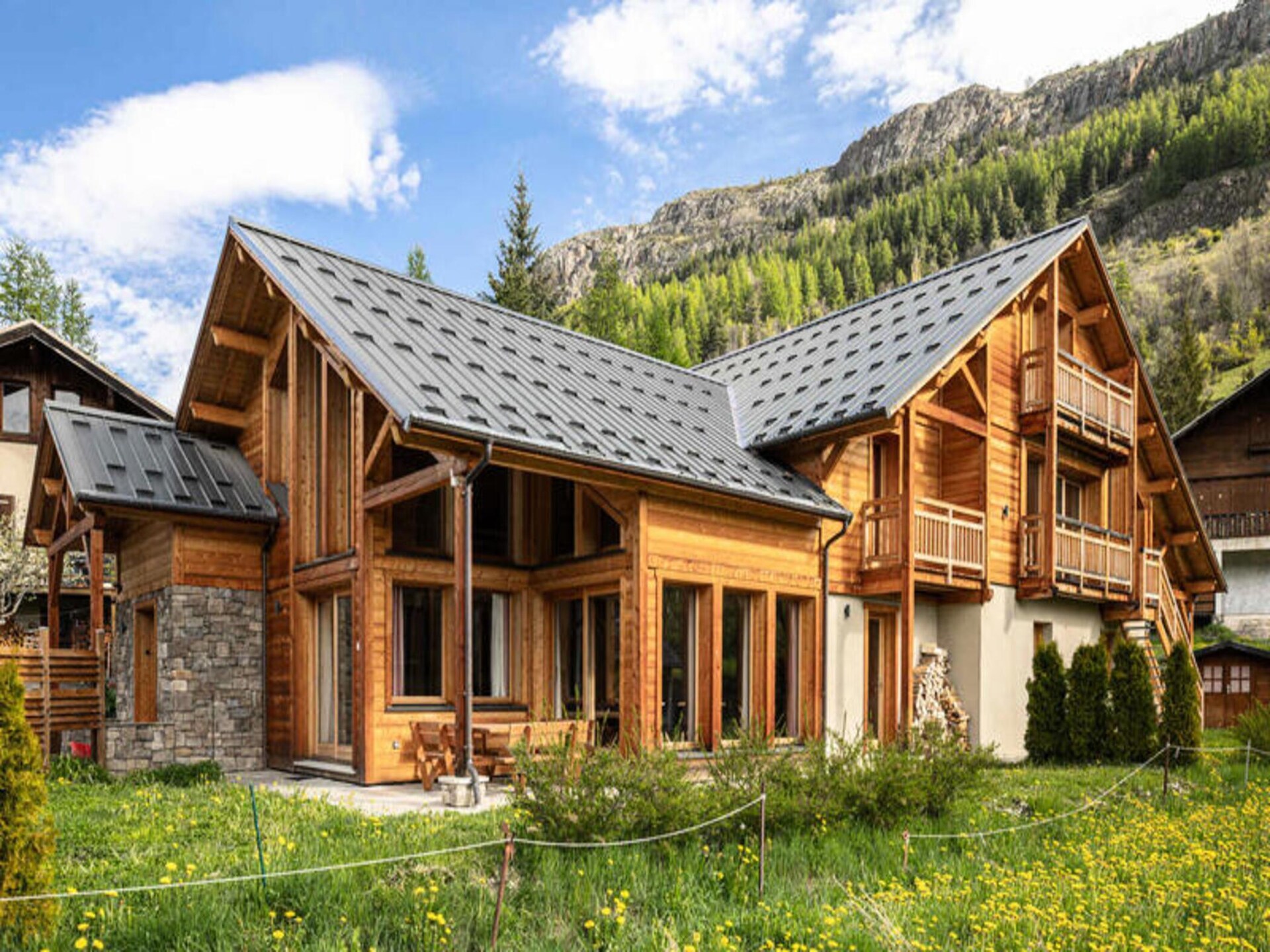 Ruim chalet voor 9 in Le Monêtier-les-Bains met tuin en bergzicht - foto 28