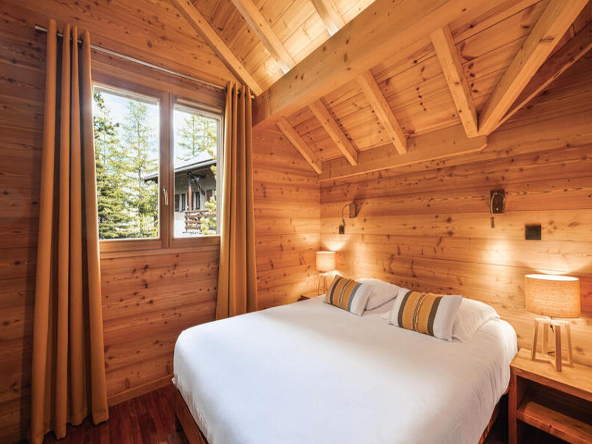 Ruim chalet voor 9 in Le Monêtier-les-Bains met tuin en bergzicht - foto 7