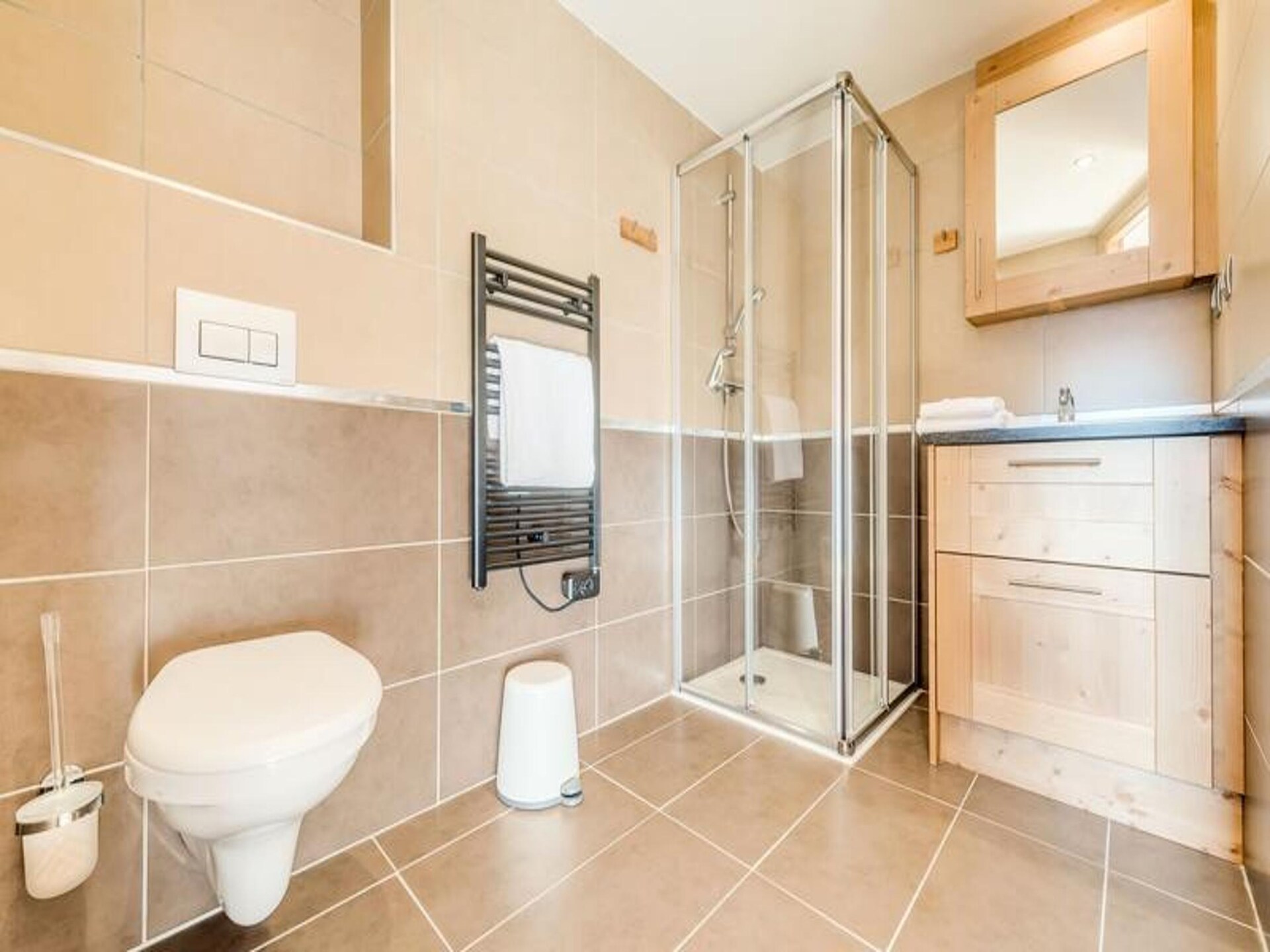 Ruim 6-persoons appartement met zuidbalkon op 20 meter van de gondel - foto 18