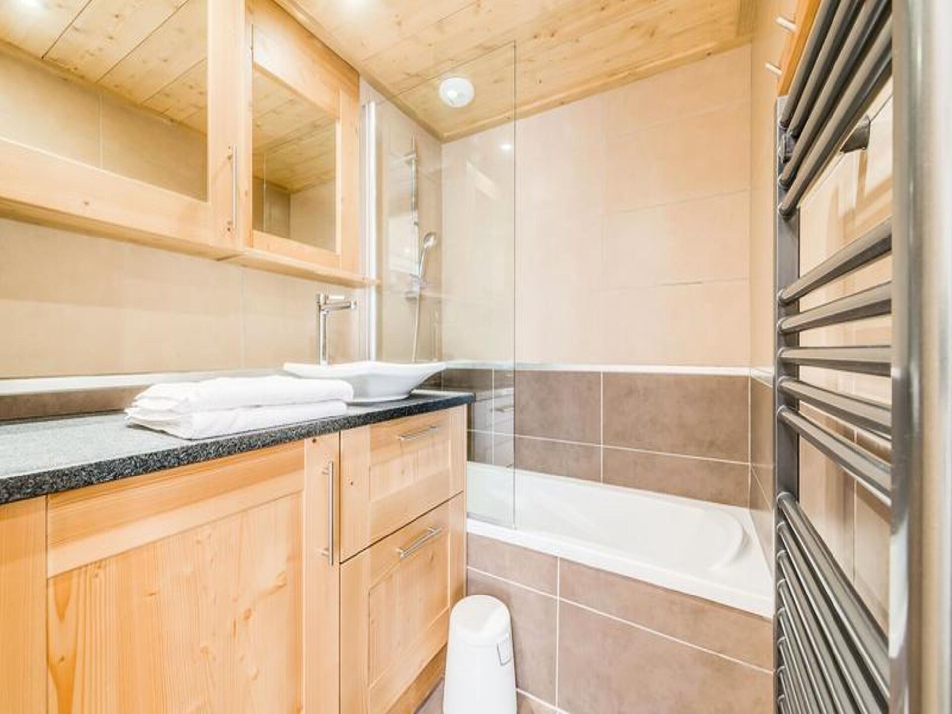 Ruim 6-persoons appartement met zuidbalkon op 20 meter van de gondel - foto 19