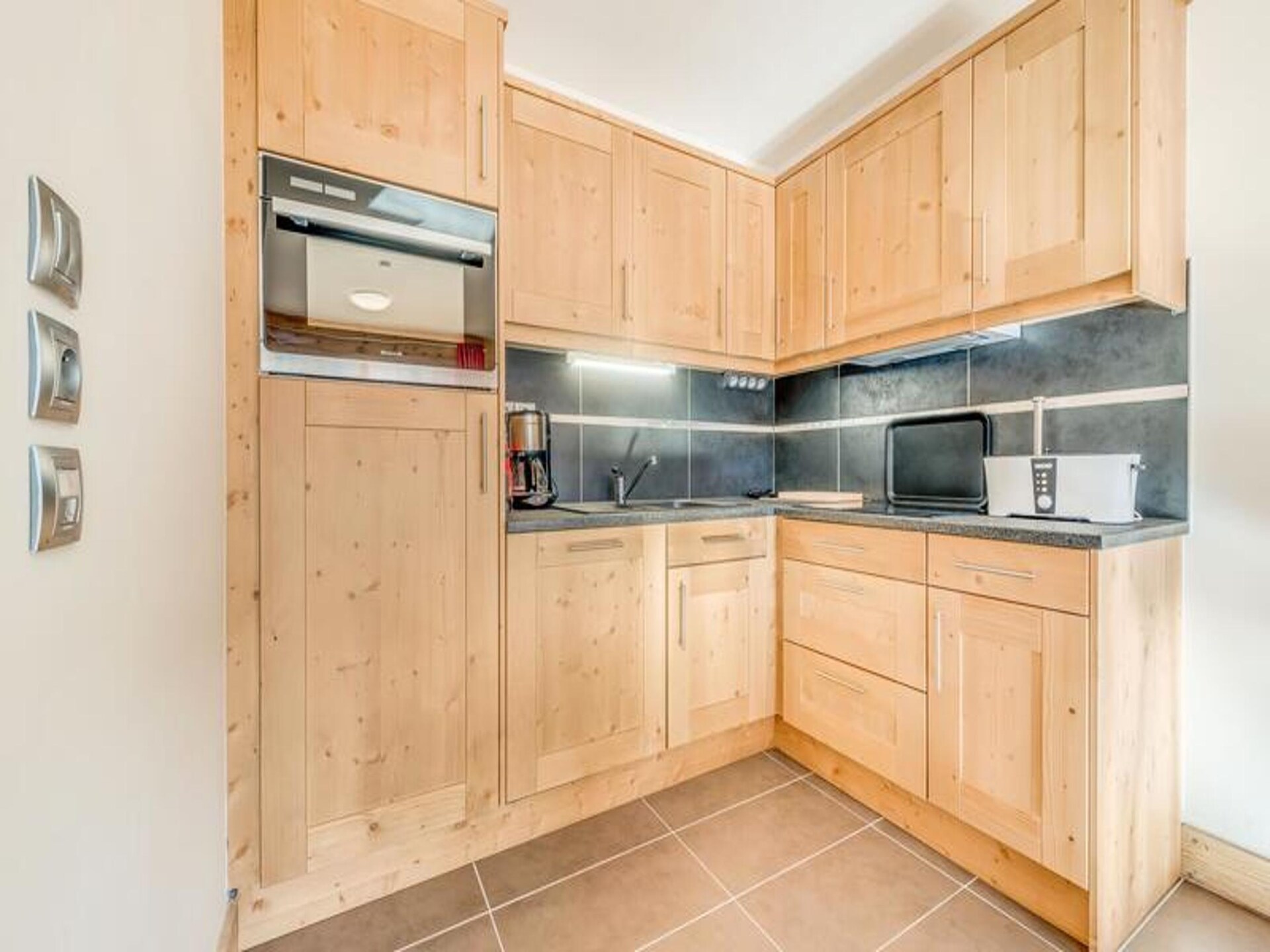 Ruim 6-persoons appartement met zuidbalkon op 20 meter van de gondel - foto 10