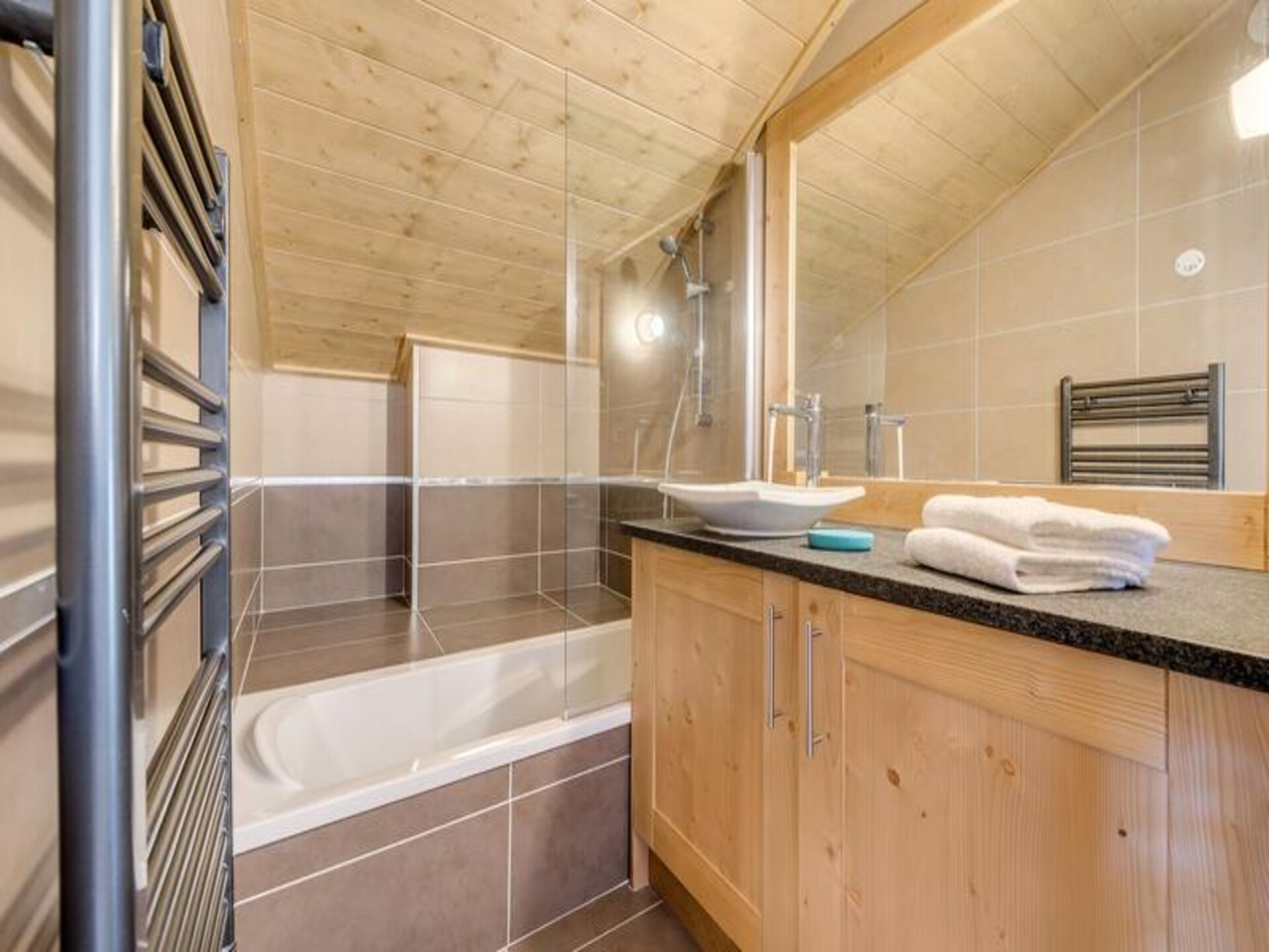 Riant 6-persoons appartement in Champagny-en-Vanoise, direct aan de gondel - foto 12
