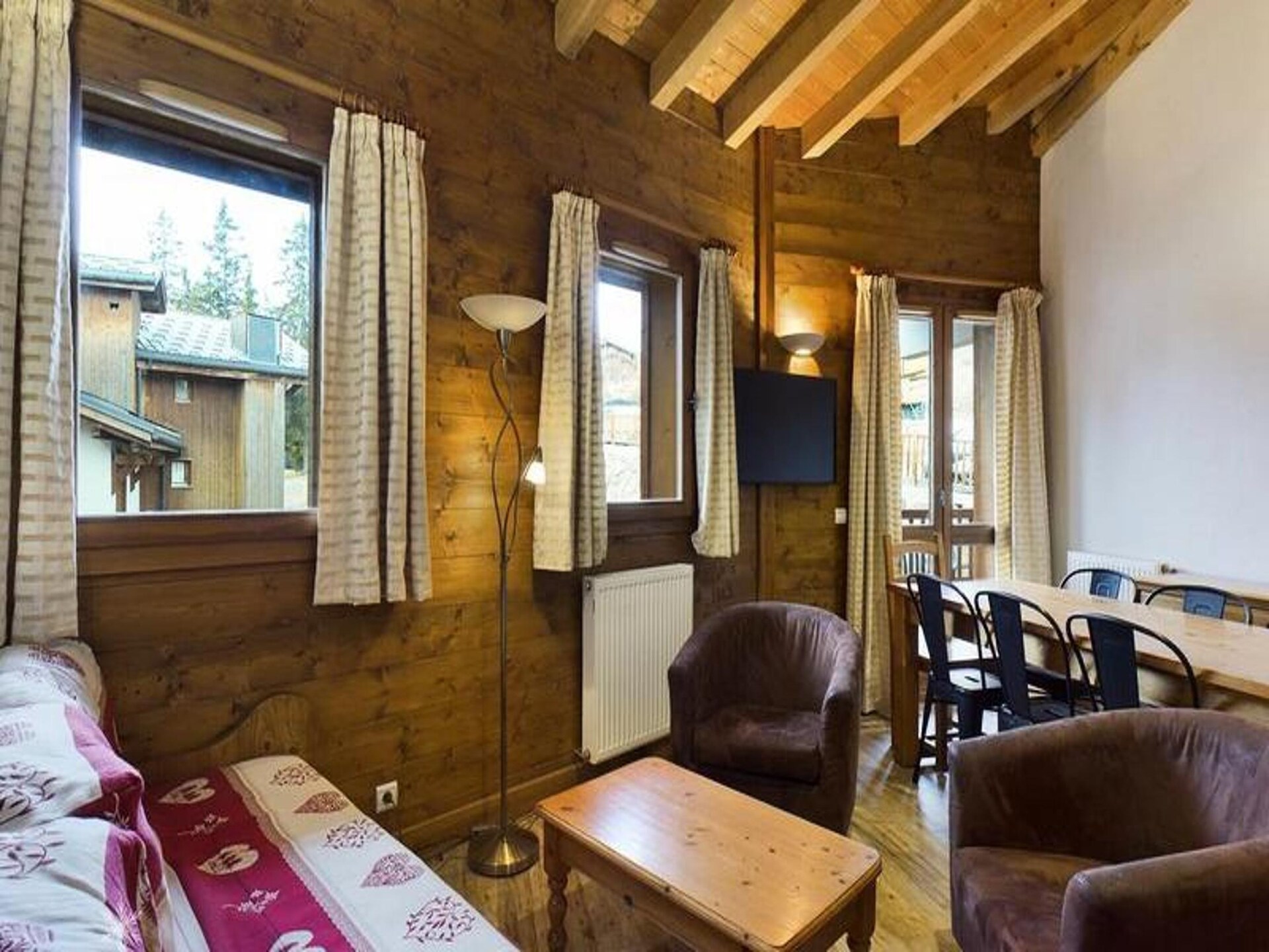 Ruim appartement in hartje skigebied met parkeerplaats, 150m van de piste - foto 3