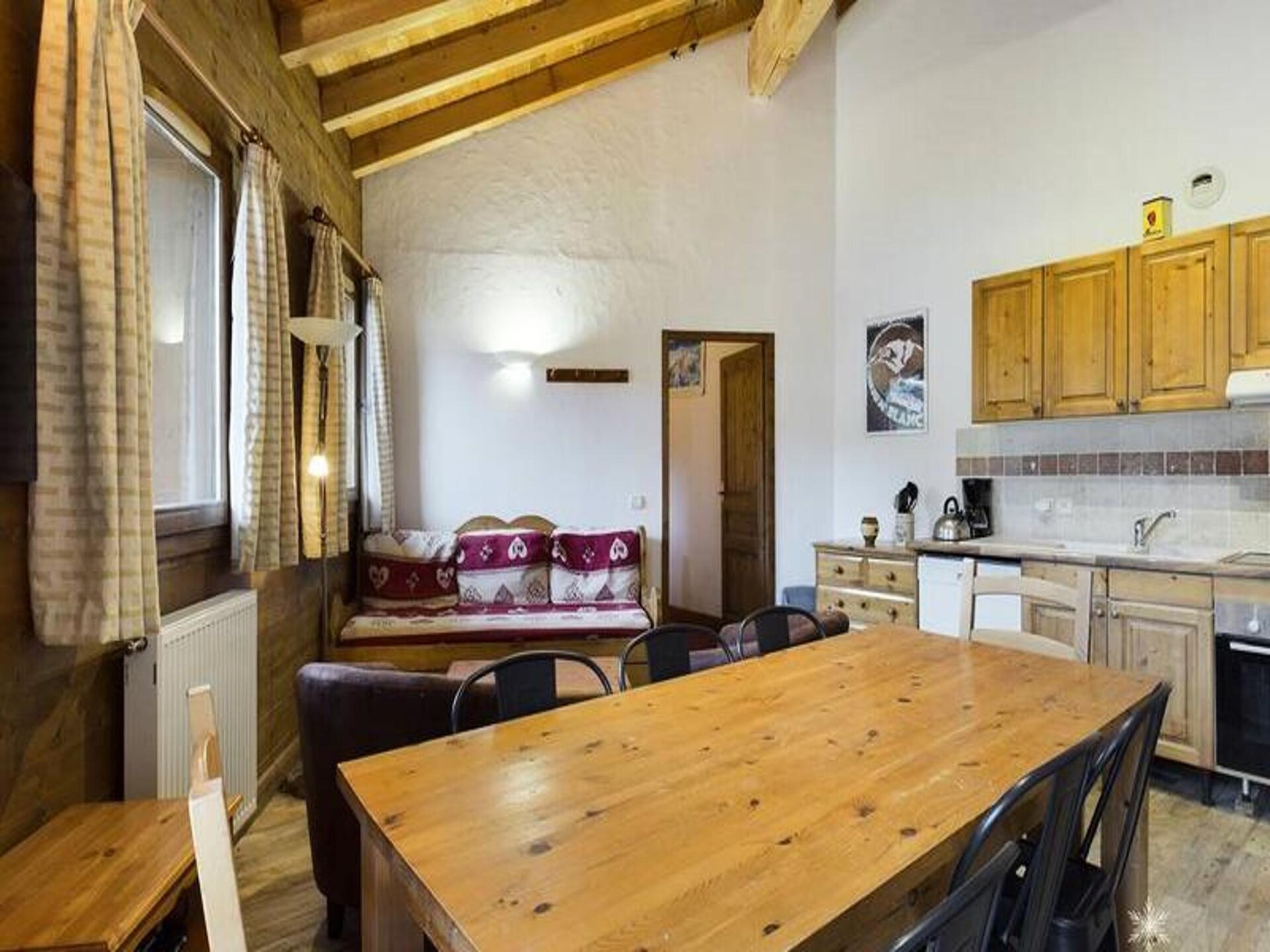Ruim appartement in hartje skigebied met parkeerplaats, 150m van de piste - foto 4