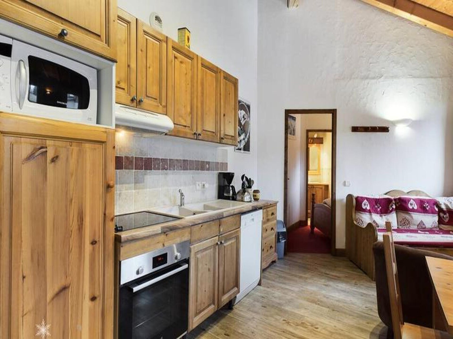 Ruim appartement in hartje skigebied met parkeerplaats, 150m van de piste - foto 7