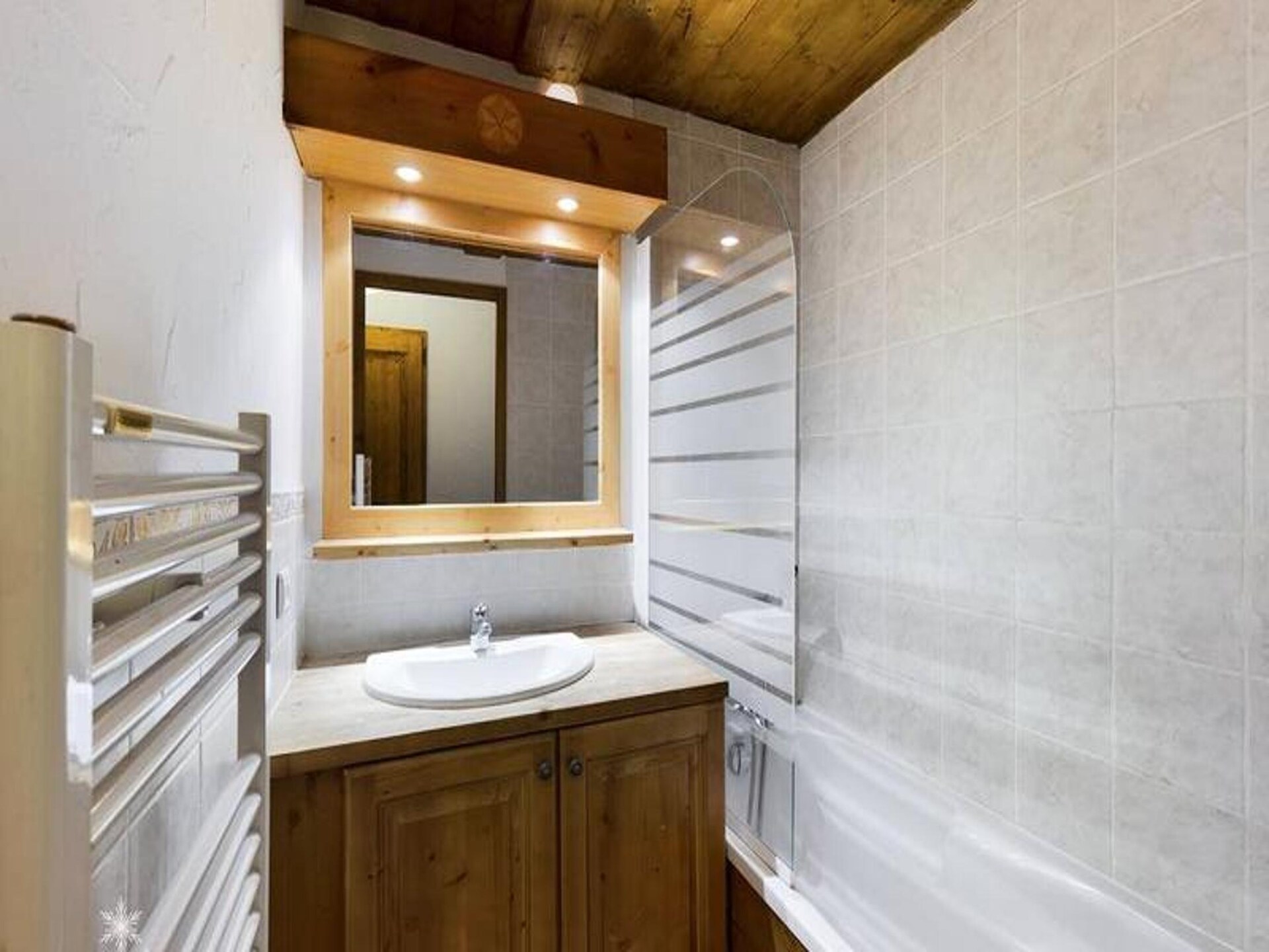 Ruim appartement in hartje skigebied met parkeerplaats, 150m van de piste - foto 15