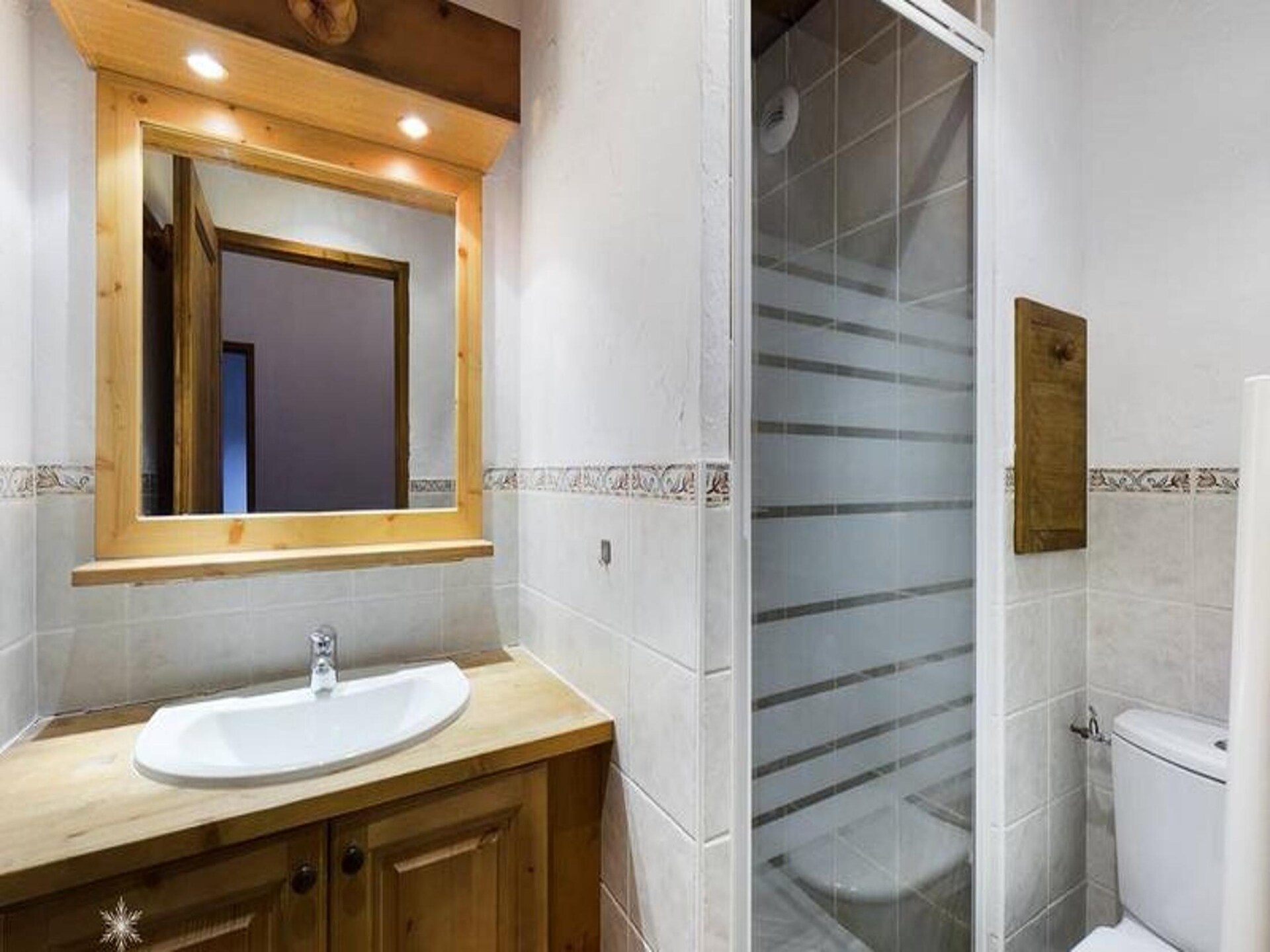 Ruim appartement in hartje skigebied met parkeerplaats, 150m van de piste - foto 17