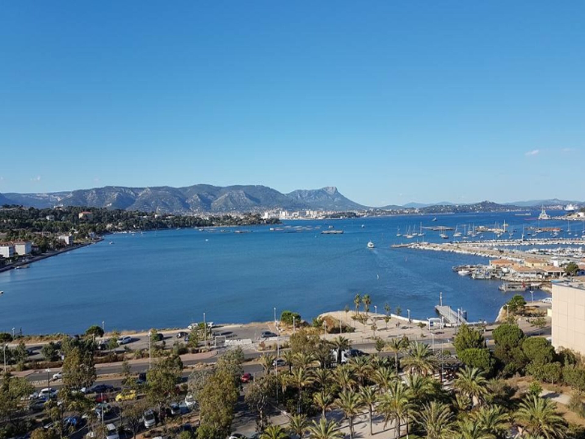 Modern appartement met zeezicht in hartje Les Sablettes, Côte d'Azur - foto 9