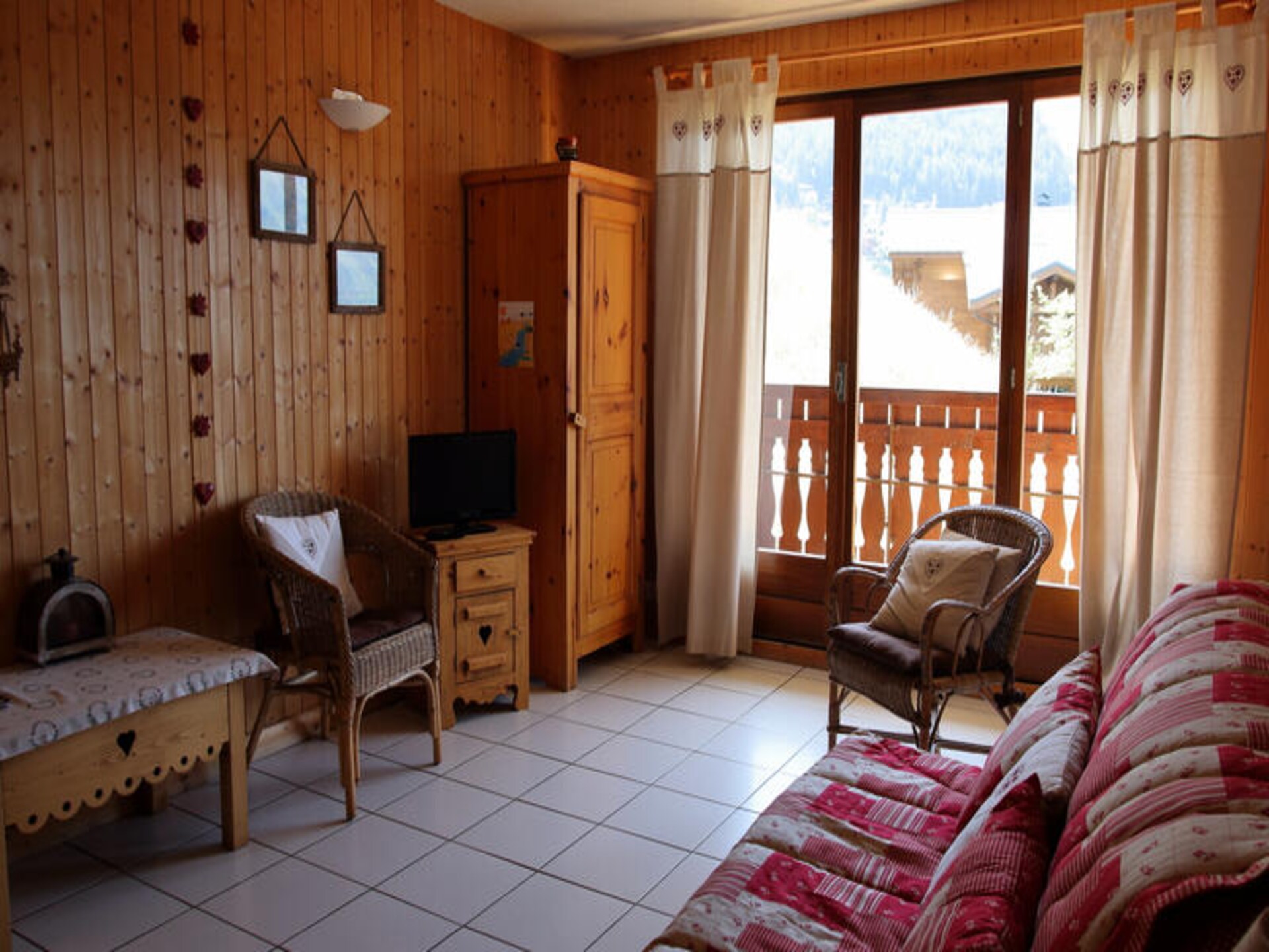 Ruim appartement 6 personen in hartje Les Carroz met zuidbalkon - foto 4