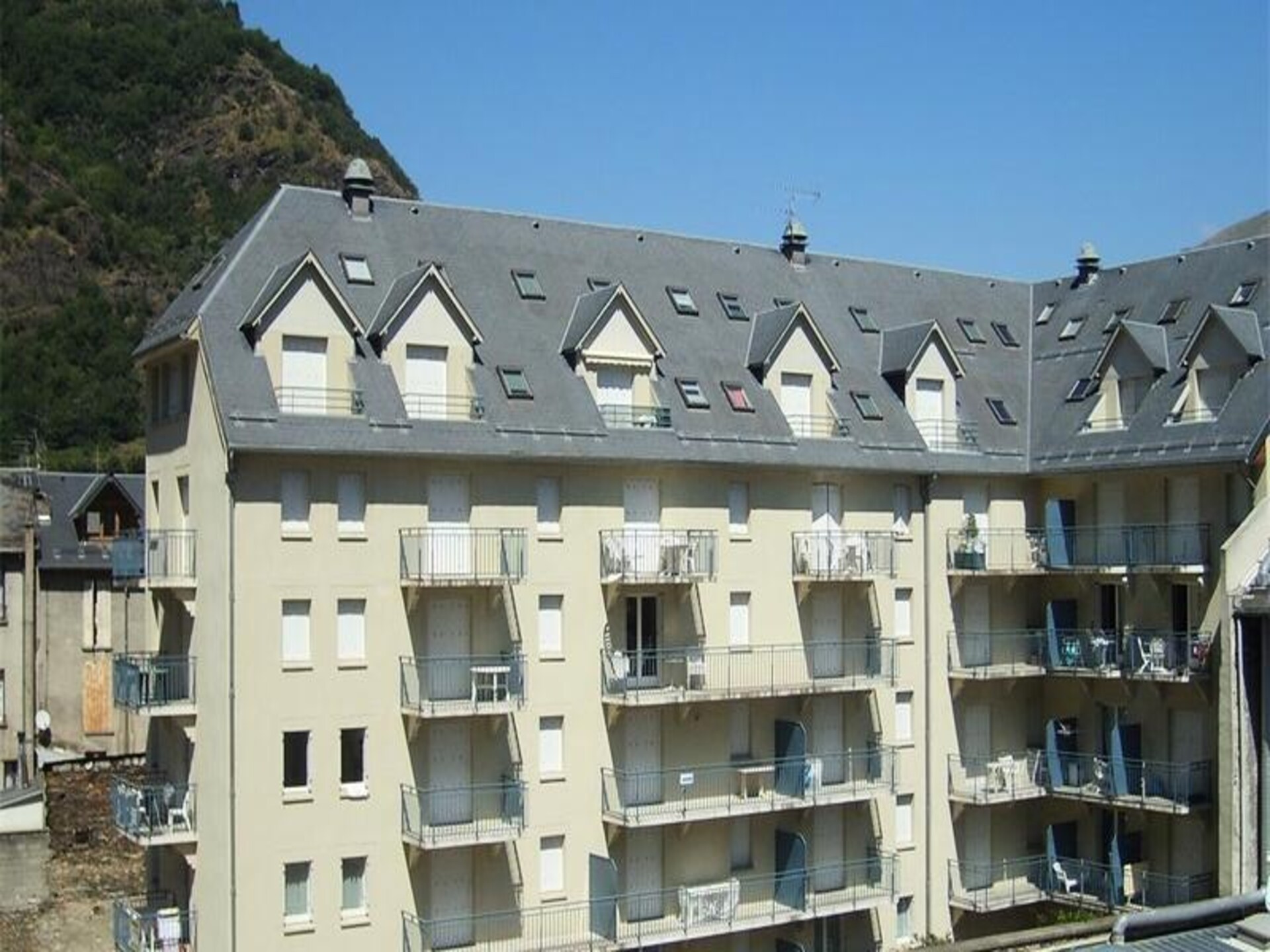 Zonnig appartement op de 5e verdieping met bergzicht en balkon in Bagnères-de-Luchon - foto 2