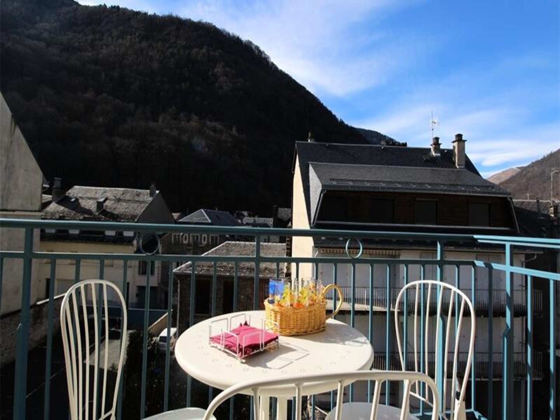 Zonnig appartement op de 5e verdieping met bergzicht en balkon in Bagnères-de-Luchon - foto 3