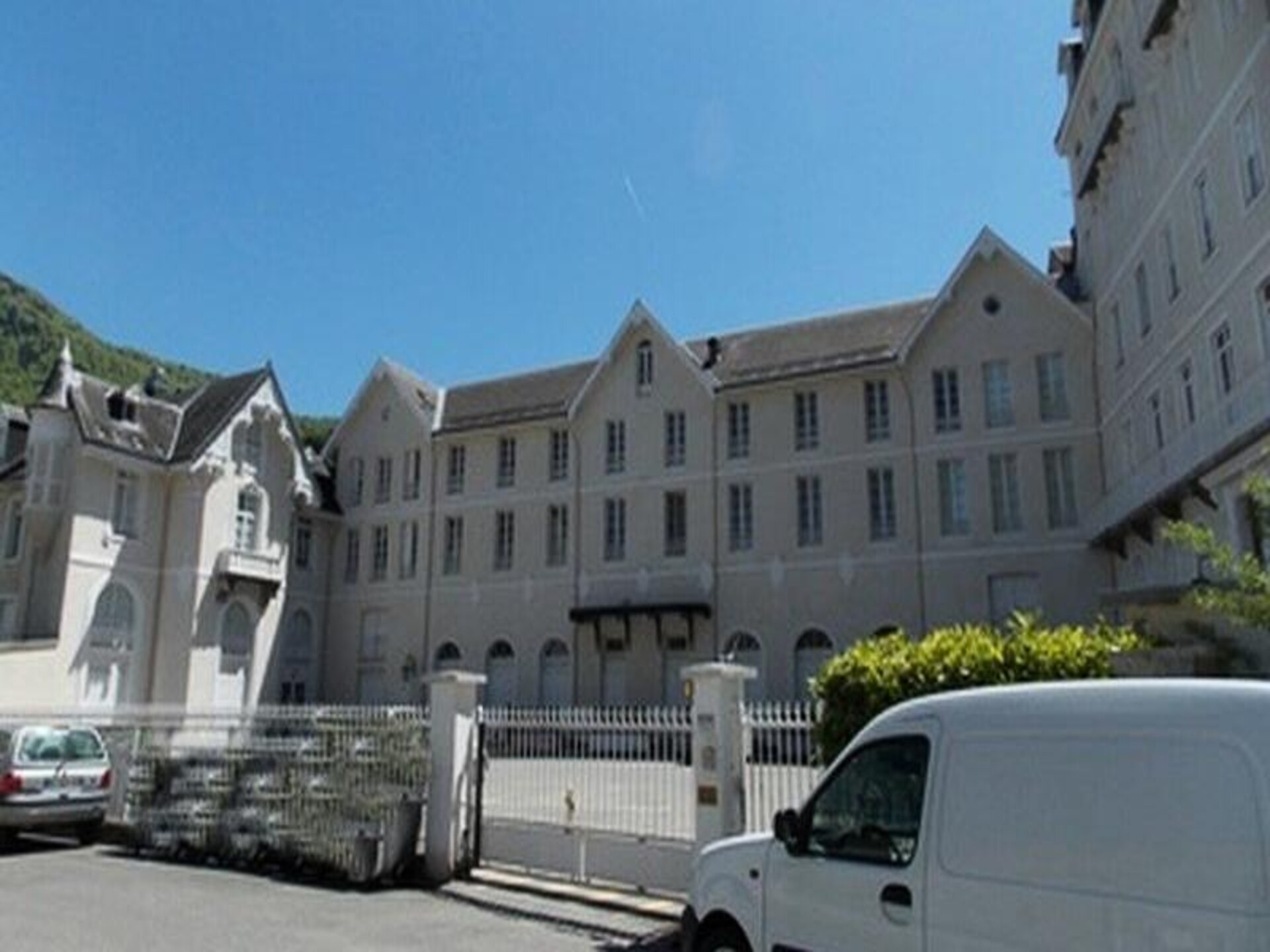 Zonnig appartement in Bagnères-de-Luchon met tuin op het zuiden - foto 15