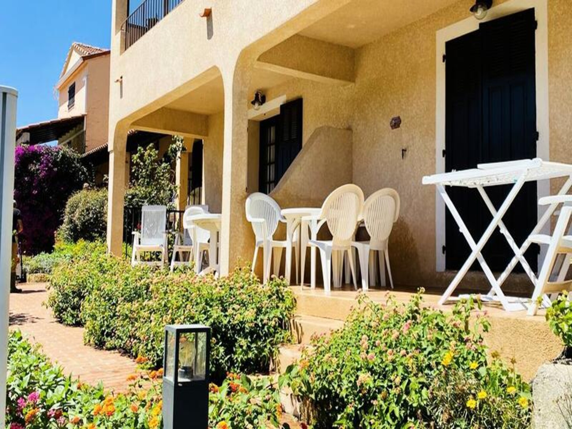 Licht appartement in Propriano met uitzicht op zee, tuin en zwembad - foto 1