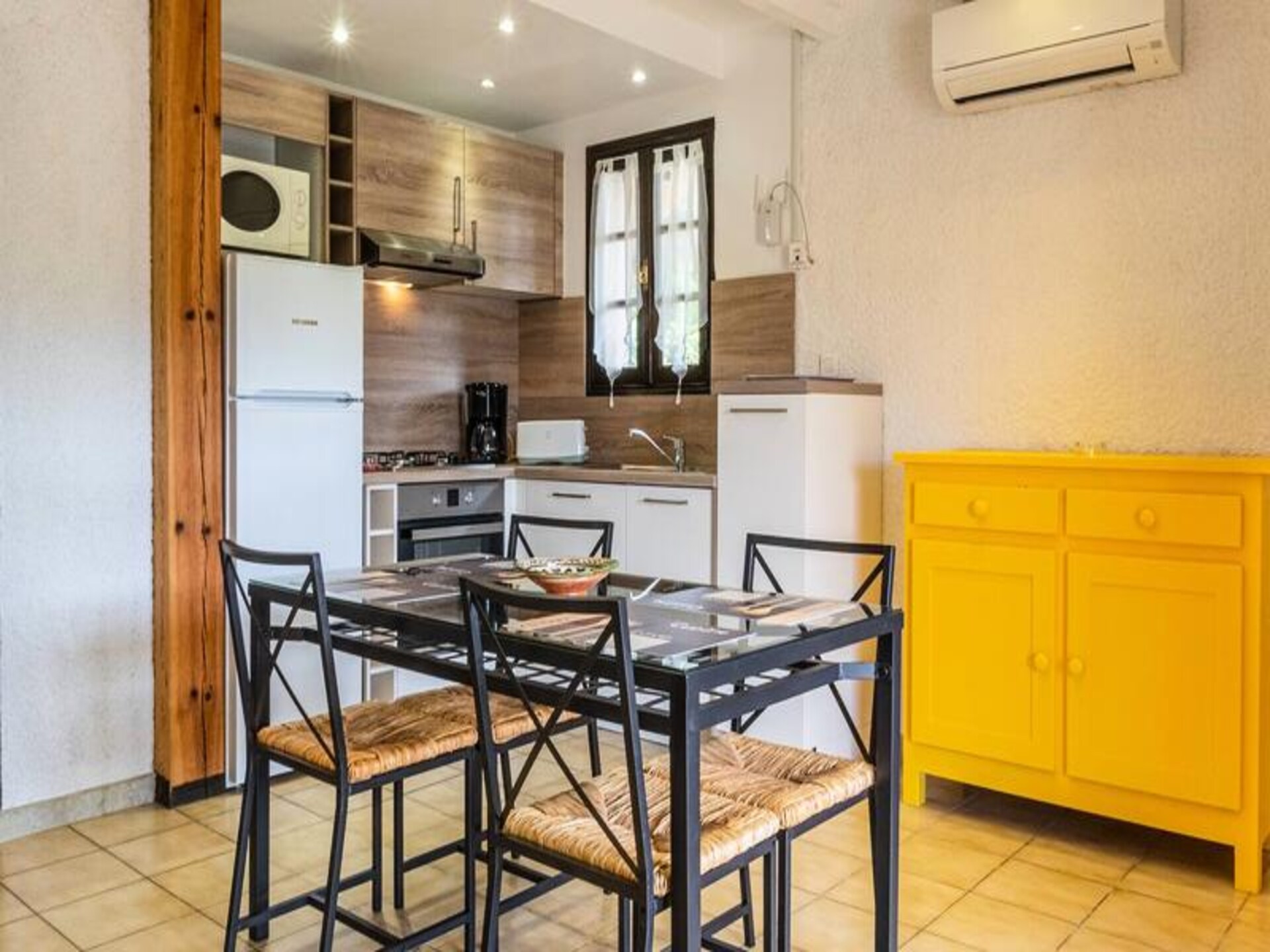Licht appartement in Propriano met uitzicht op zee, tuin en zwembad - foto 4