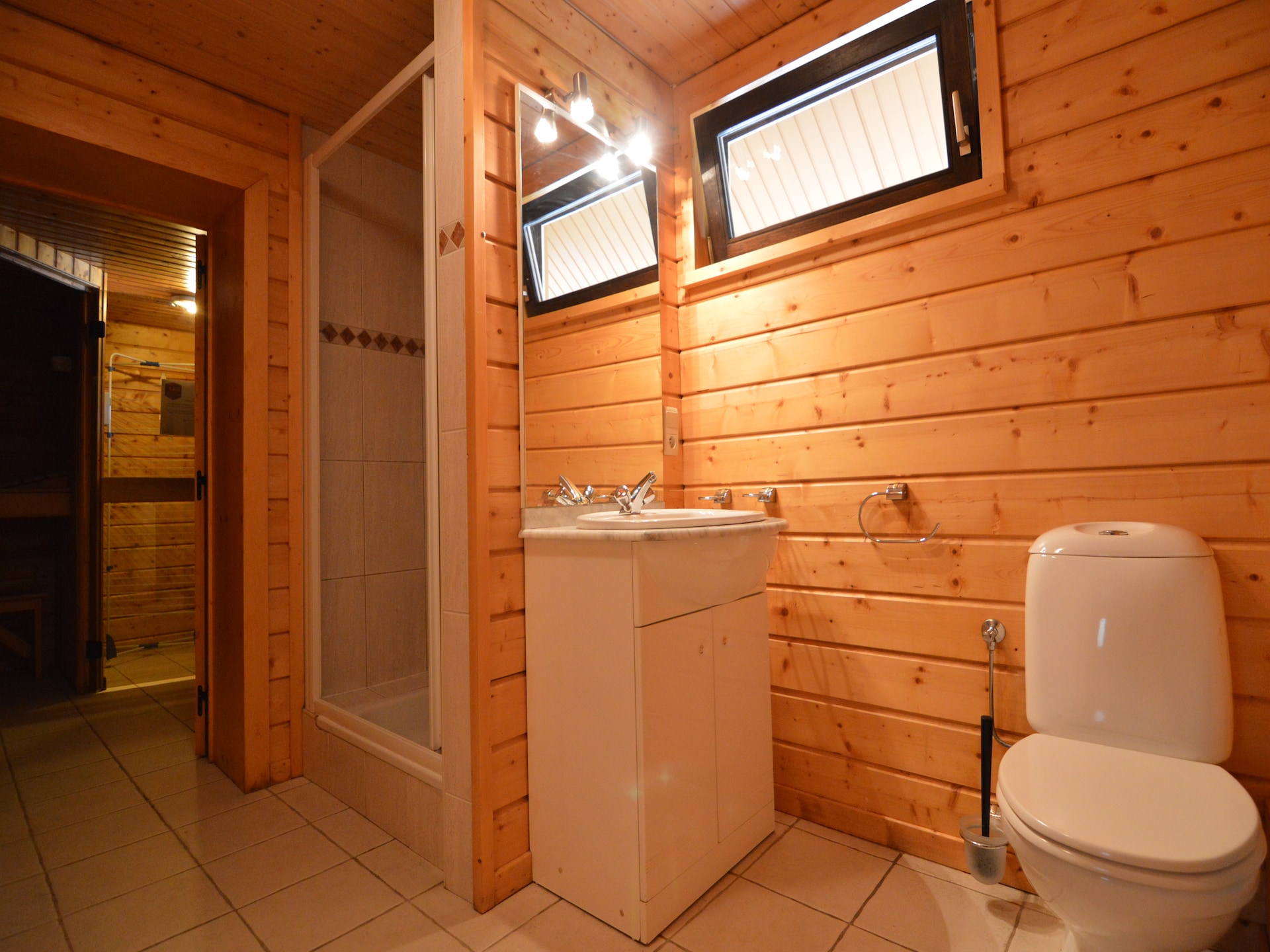 Op 1,0 km van de piste: Ruim chalet Névada voor 8 personen in Ovifat - foto 17
