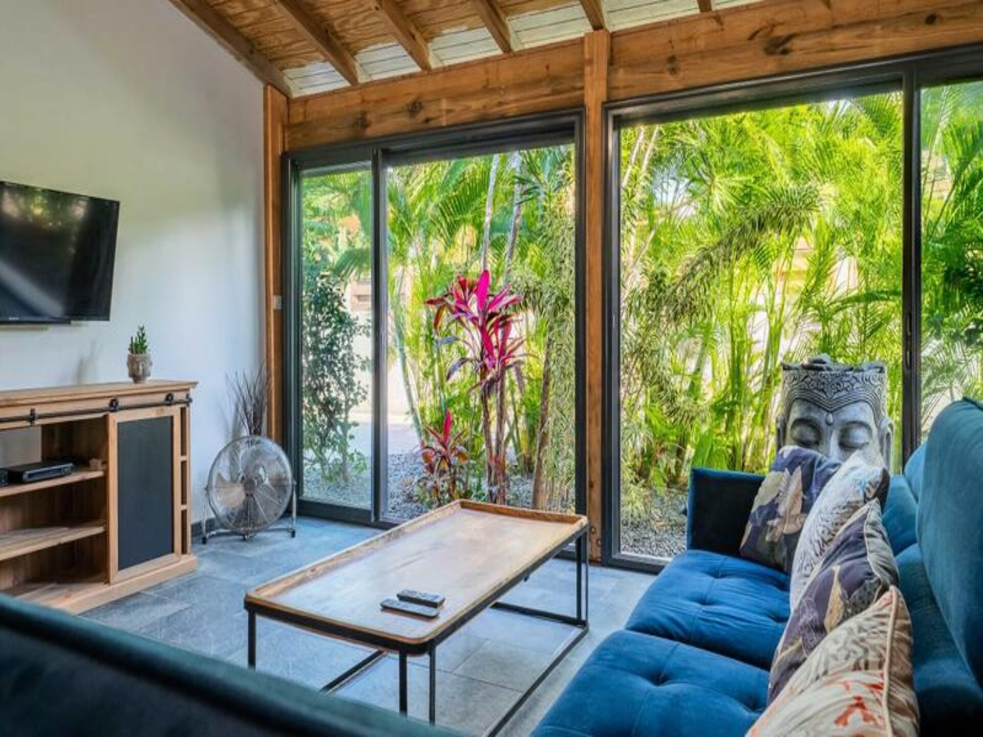 Villa Des Rochers: Unieke woning met natuurlijk zwembad op 3 km van strand - foto 11