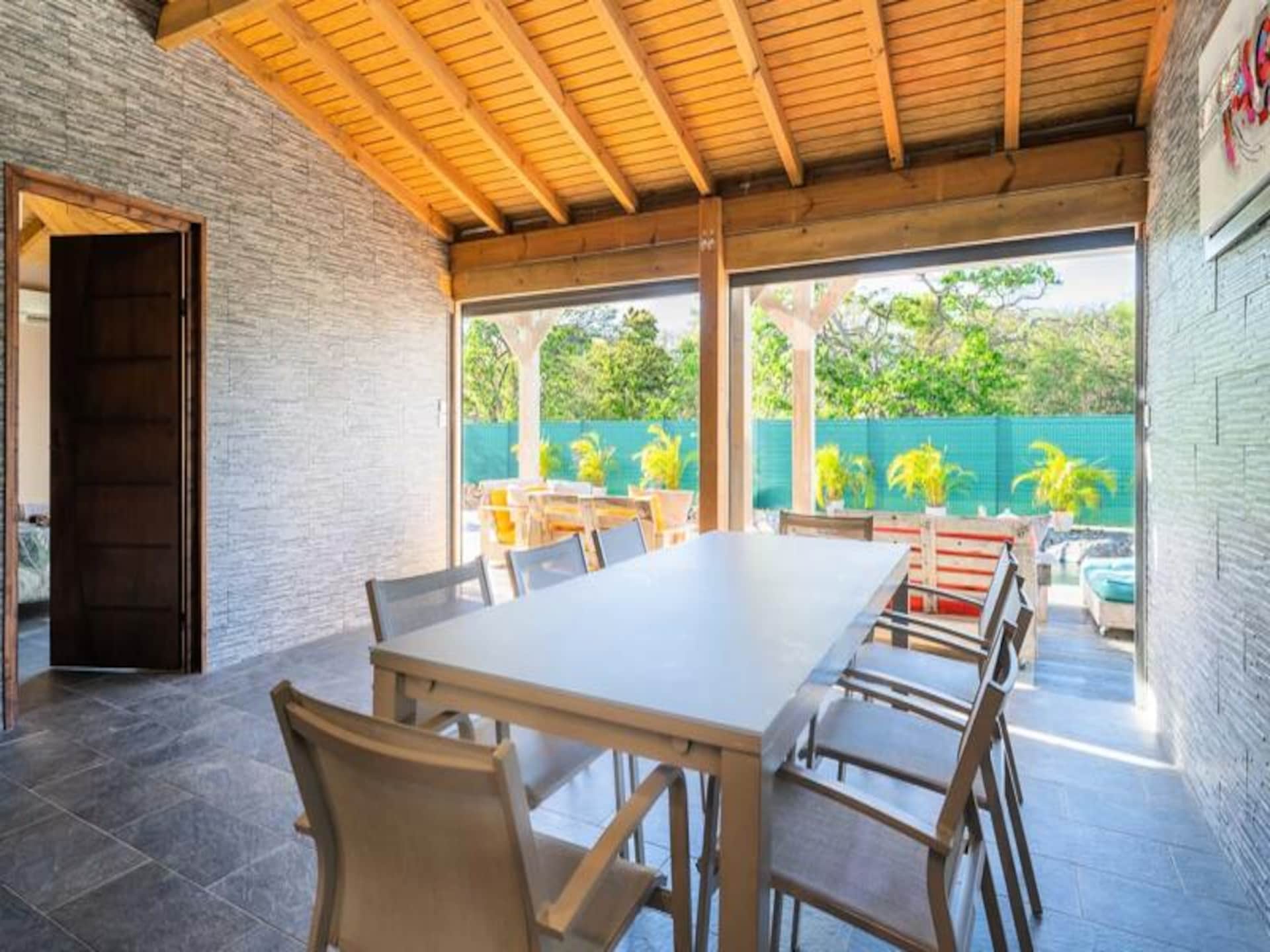 Villa Des Rochers: Unieke woning met natuurlijk zwembad op 3 km van strand - foto 15