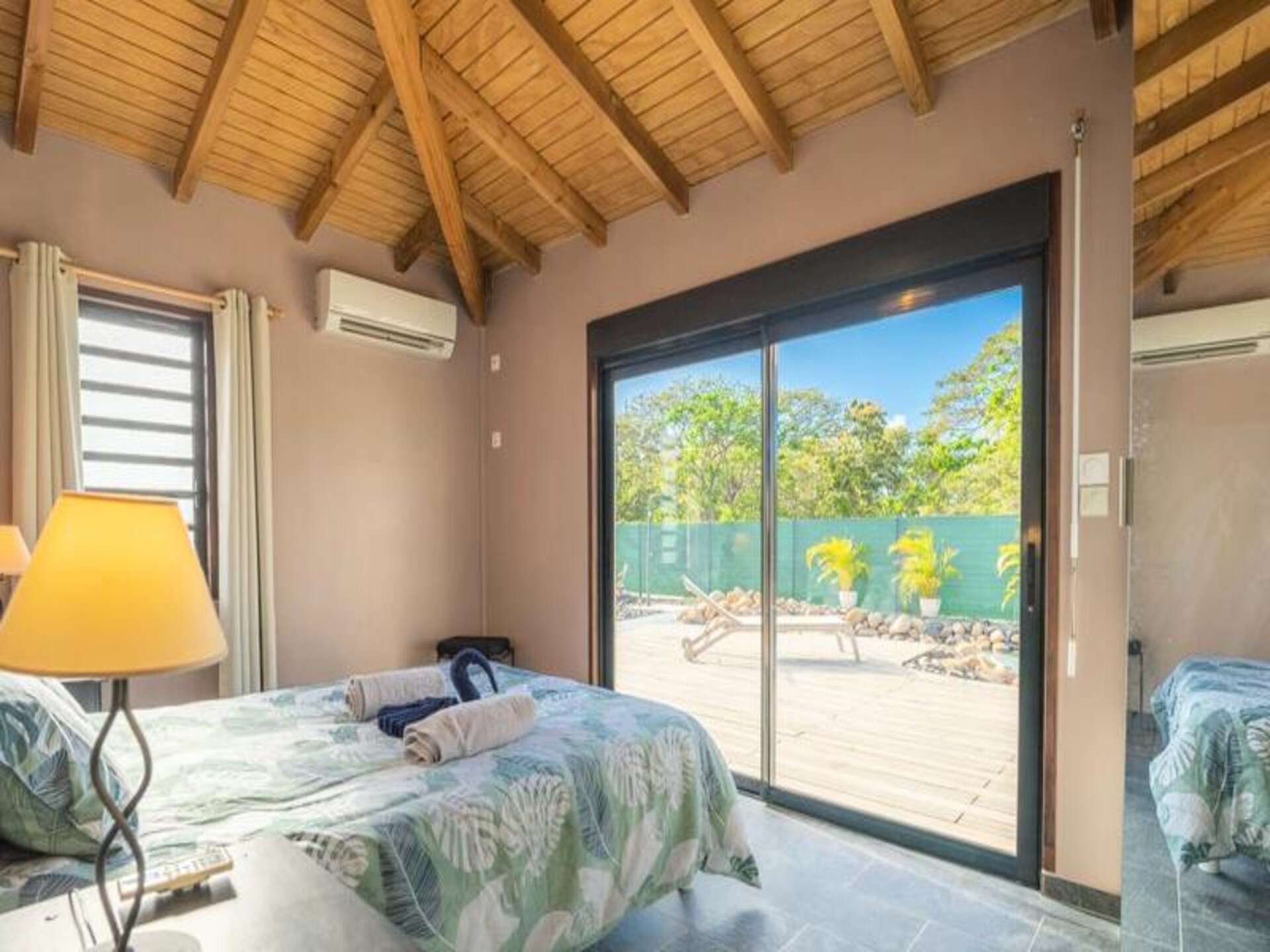 Villa Des Rochers: Unieke woning met natuurlijk zwembad op 3 km van strand - foto 20