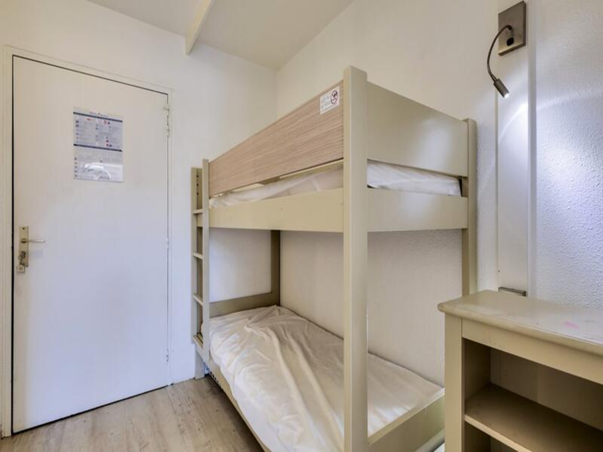 Licht appartement in Valescure met zwembad, vlakbij golfbaan en zee - foto 23