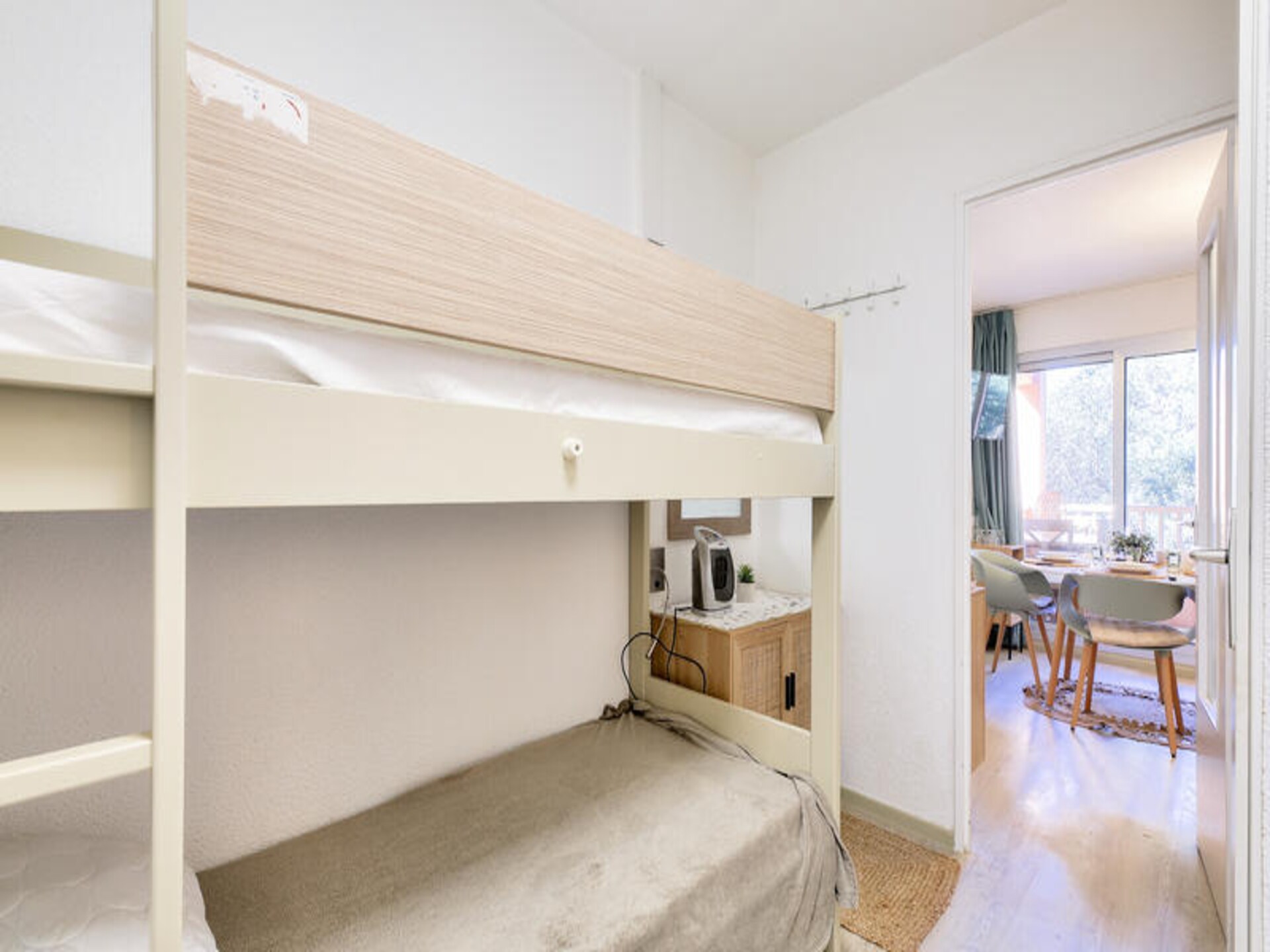 Licht appartement met terras aan bosrand, zwembad en golfbaan op 400m - foto 26
