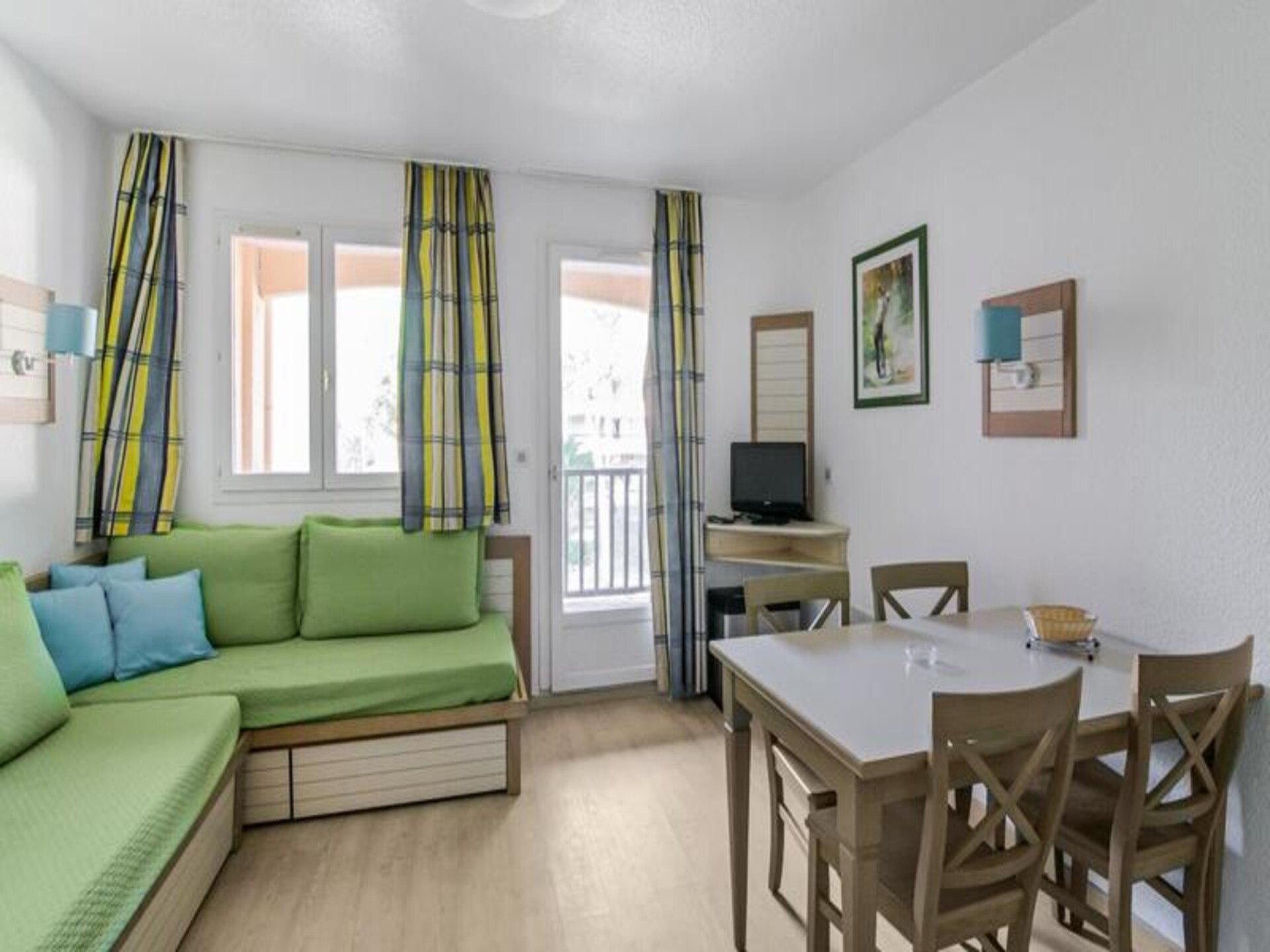 Zonnig appartement met zwembad nabij Saint-Raphaël, 15 min van strand - foto 17