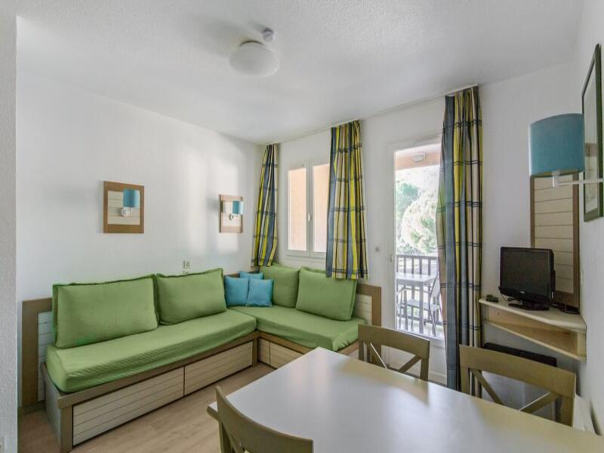 Zonnig appartement met zwembad nabij Saint-Raphaël, 15 min van strand - foto 21