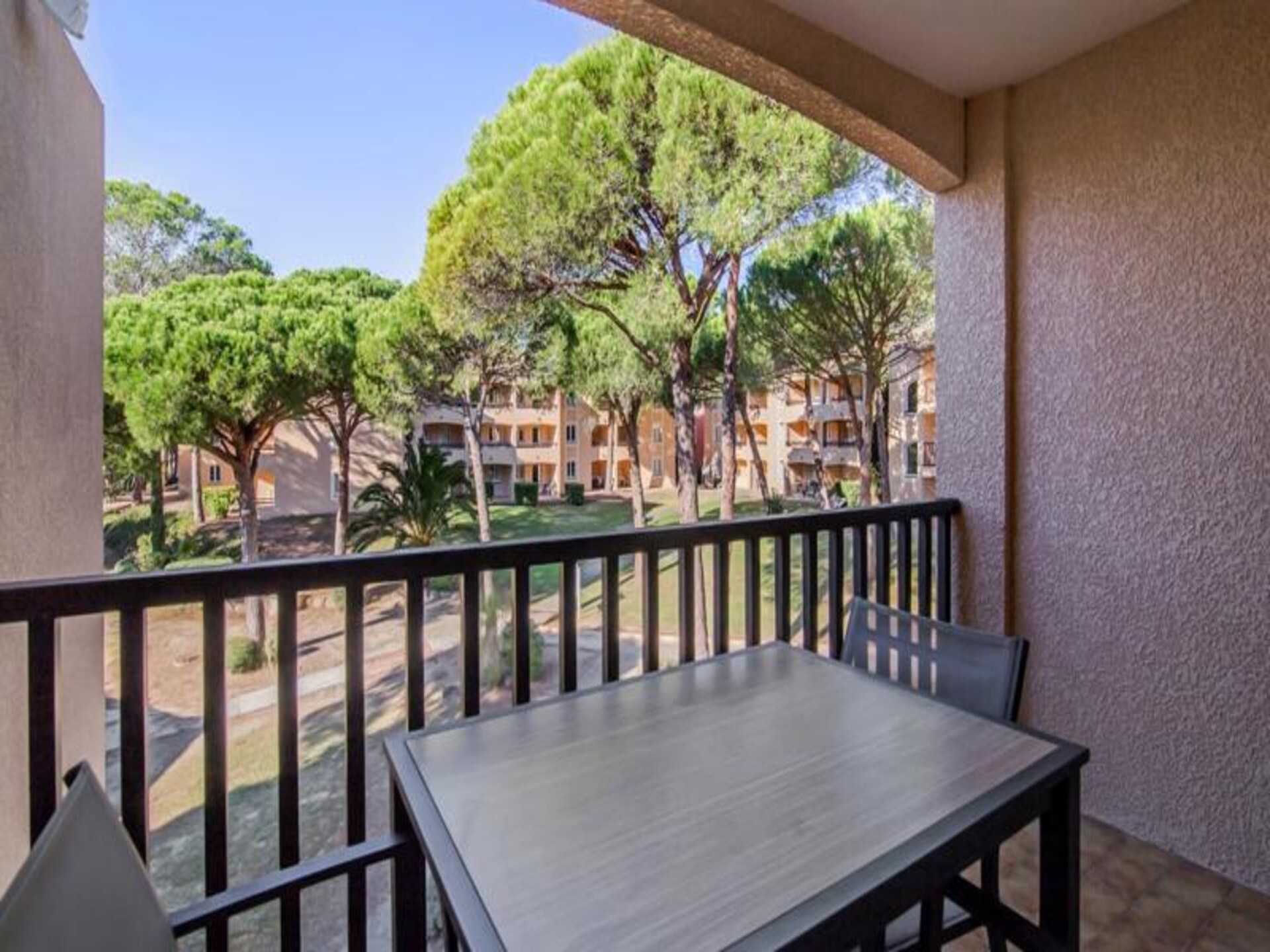 Zonnig appartement met zwembad nabij Saint-Raphaël, 15 min van strand - foto 32