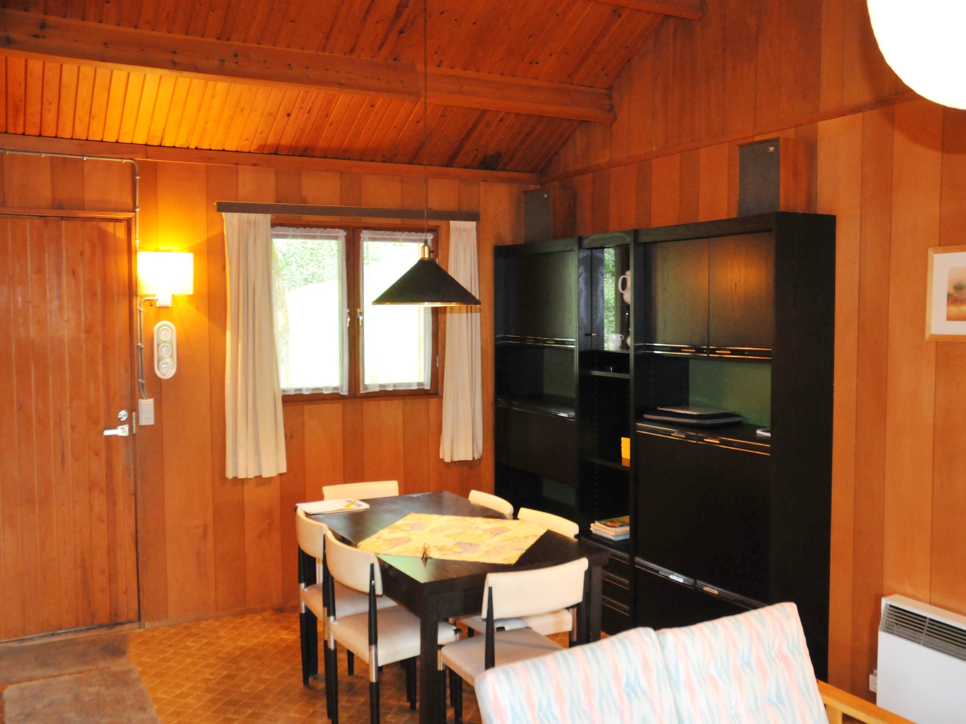 6-persoons houten bungalow in groen Jupille met hondvriendelijk terras - foto 12