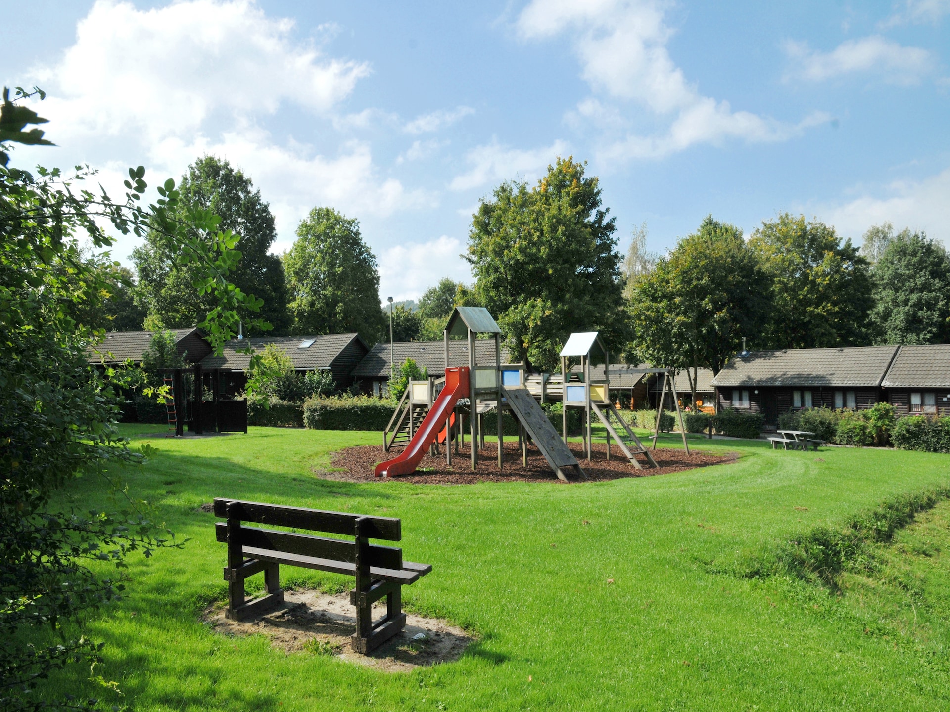 6-persoons houten bungalow in groen Jupille met hondvriendelijk terras - foto 8