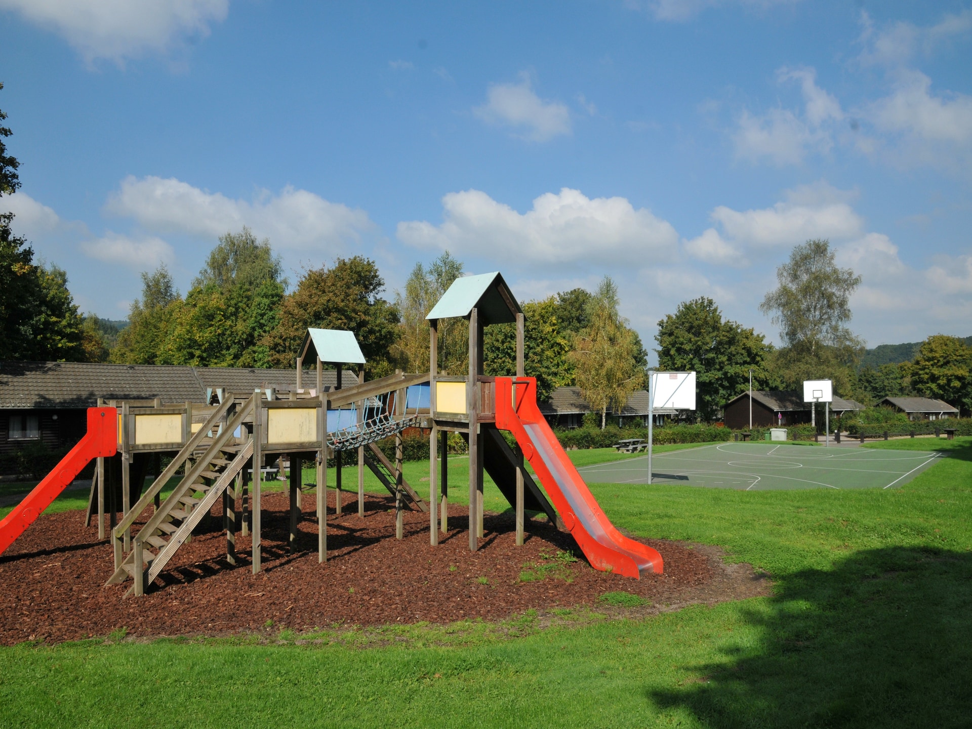 6-persoons houten bungalow in groen Jupille met hondvriendelijk terras - foto 15