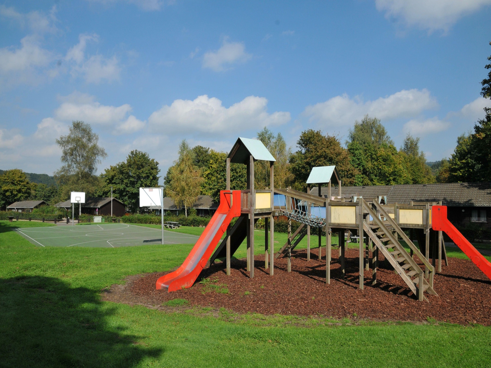6-persoons houten bungalow in groen Jupille met hondvriendelijk terras - foto 11