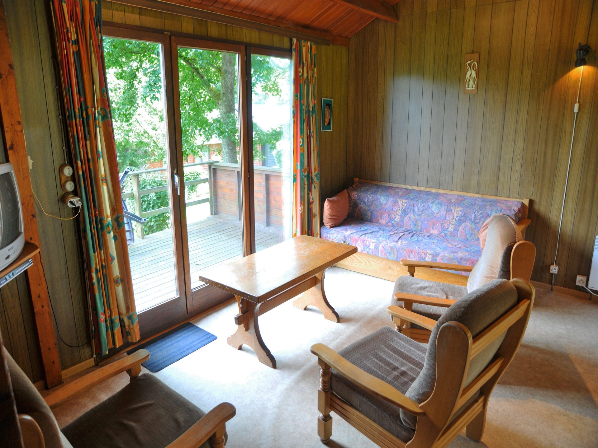 6-persoons houten bungalow in groen Jupille met hondvriendelijk terras - foto 9