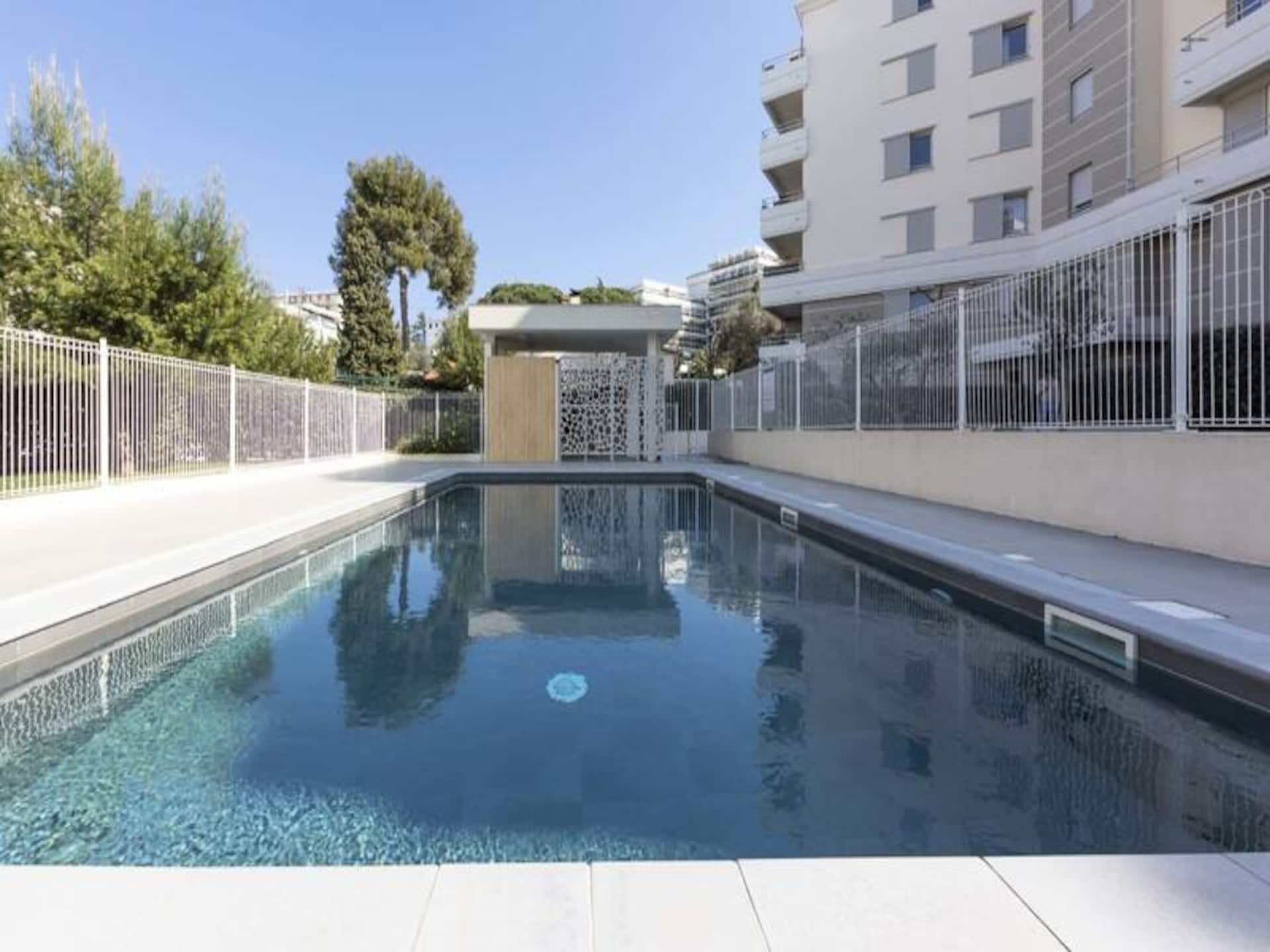 Modern appartement met terras en zwembad in Juan-les-Pins - foto 14