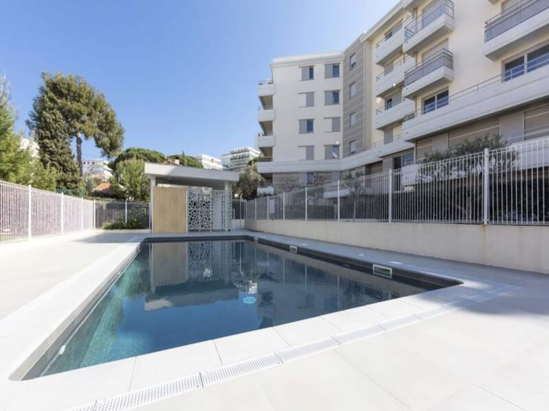 Modern appartement met terras en zwembad in Juan-les-Pins - foto 15