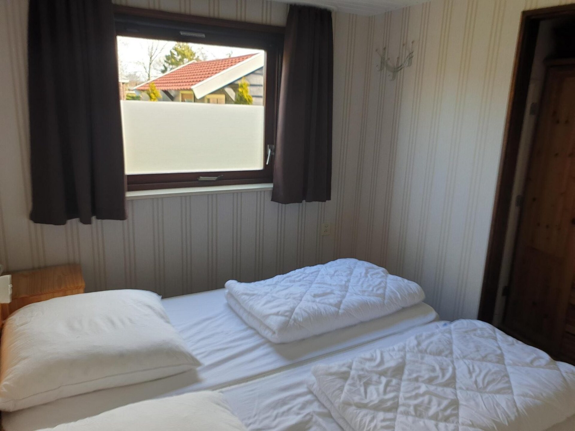 Vrijstaande 6-persoonsbungalow met tuin op fietsafstand van zee in Sint Maartenszee - foto 17