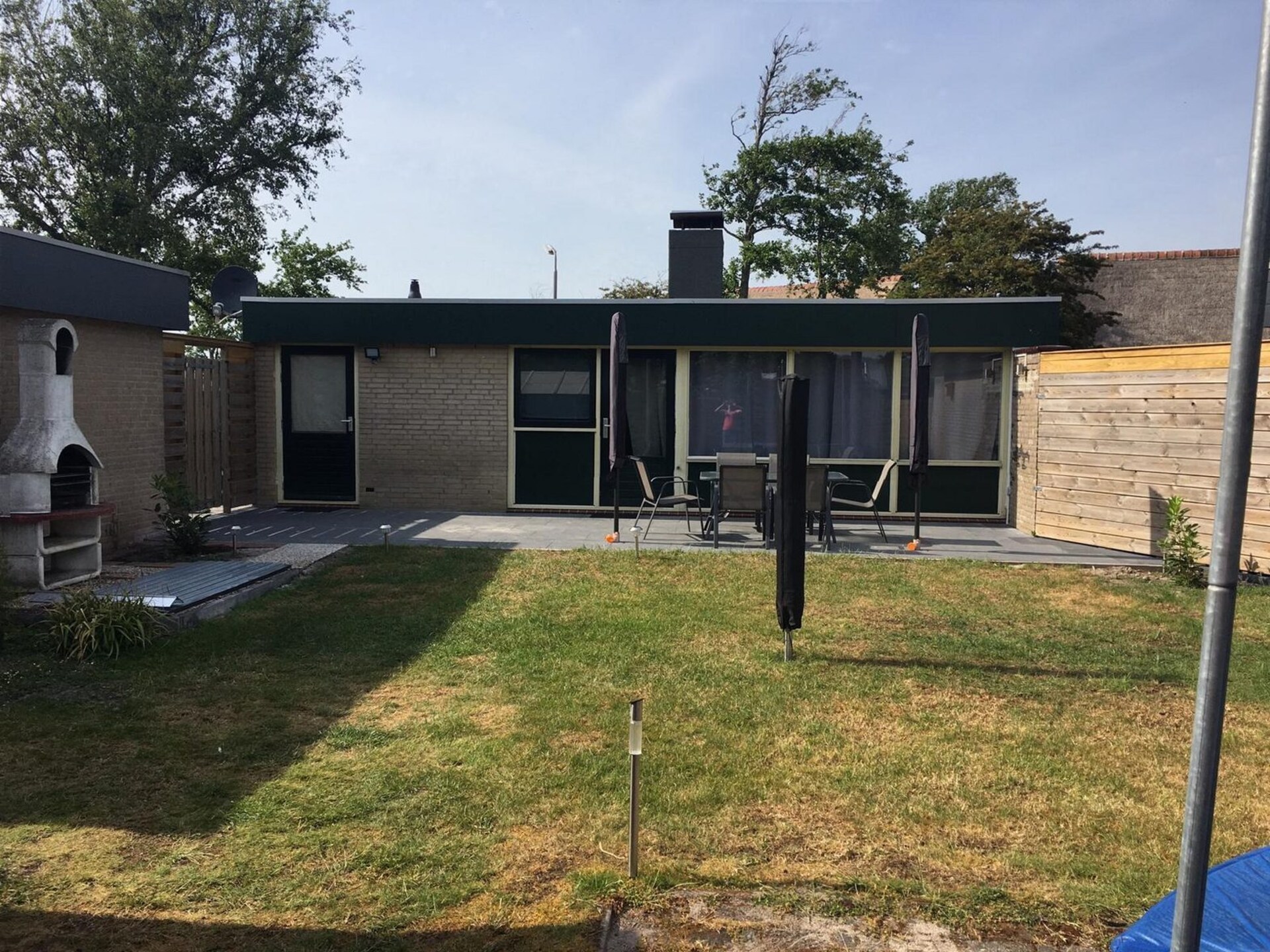Vrijstaande familiebungalow met overdekt terras in Sint Maartenszee - foto 5